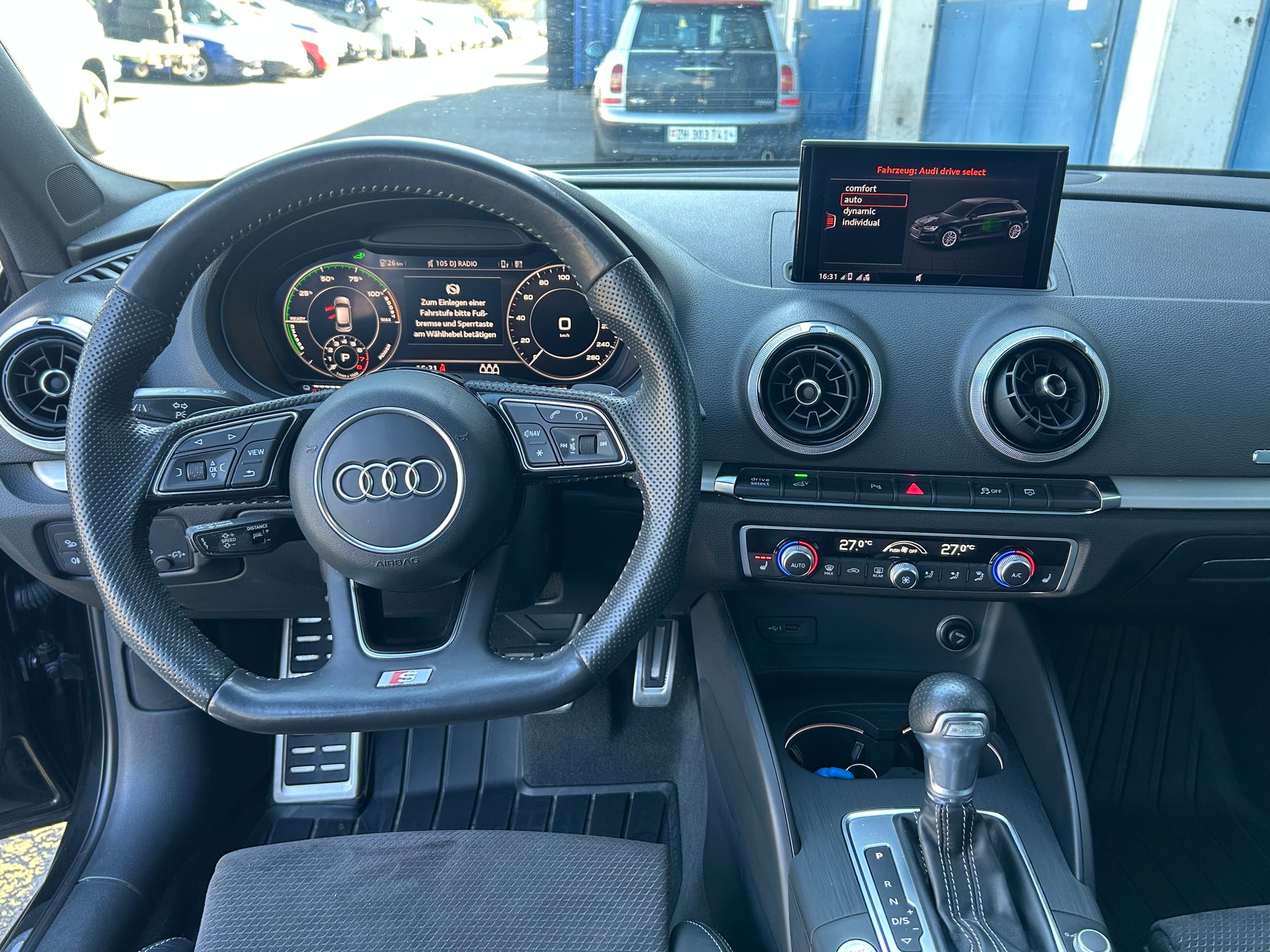 AUDI A3 Sportback 1.4 e-tron Sport S-tronic-showroom-element-3