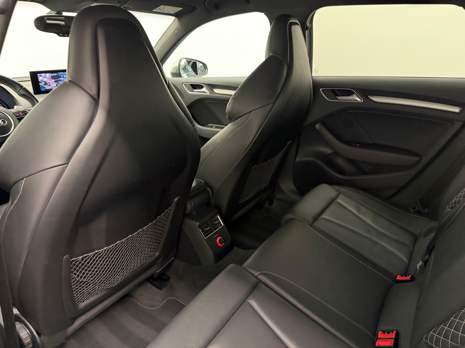 AUDI S3 Sportback 2.0 T FSI quattro S-Tronic-image-12