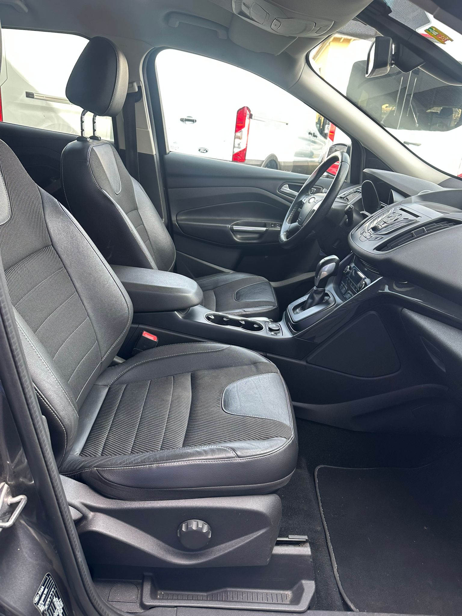 FORD Kuga 2.0 TDCi 140 Carving FPS-image-12