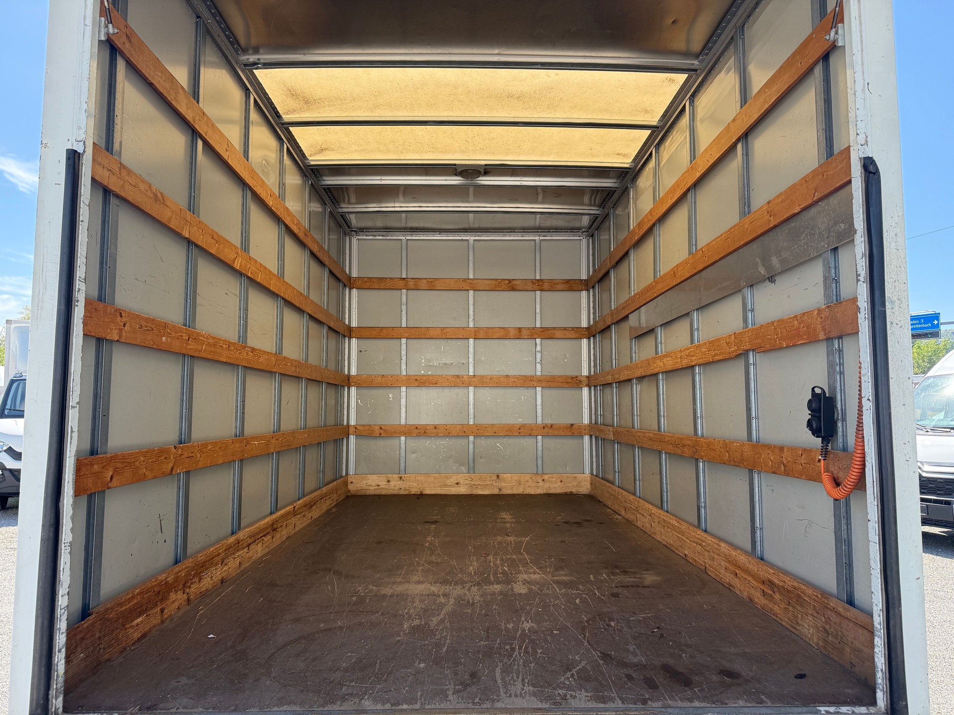 VW LT 35 2.5 TDI Koffer mit Hebebühne-image-3