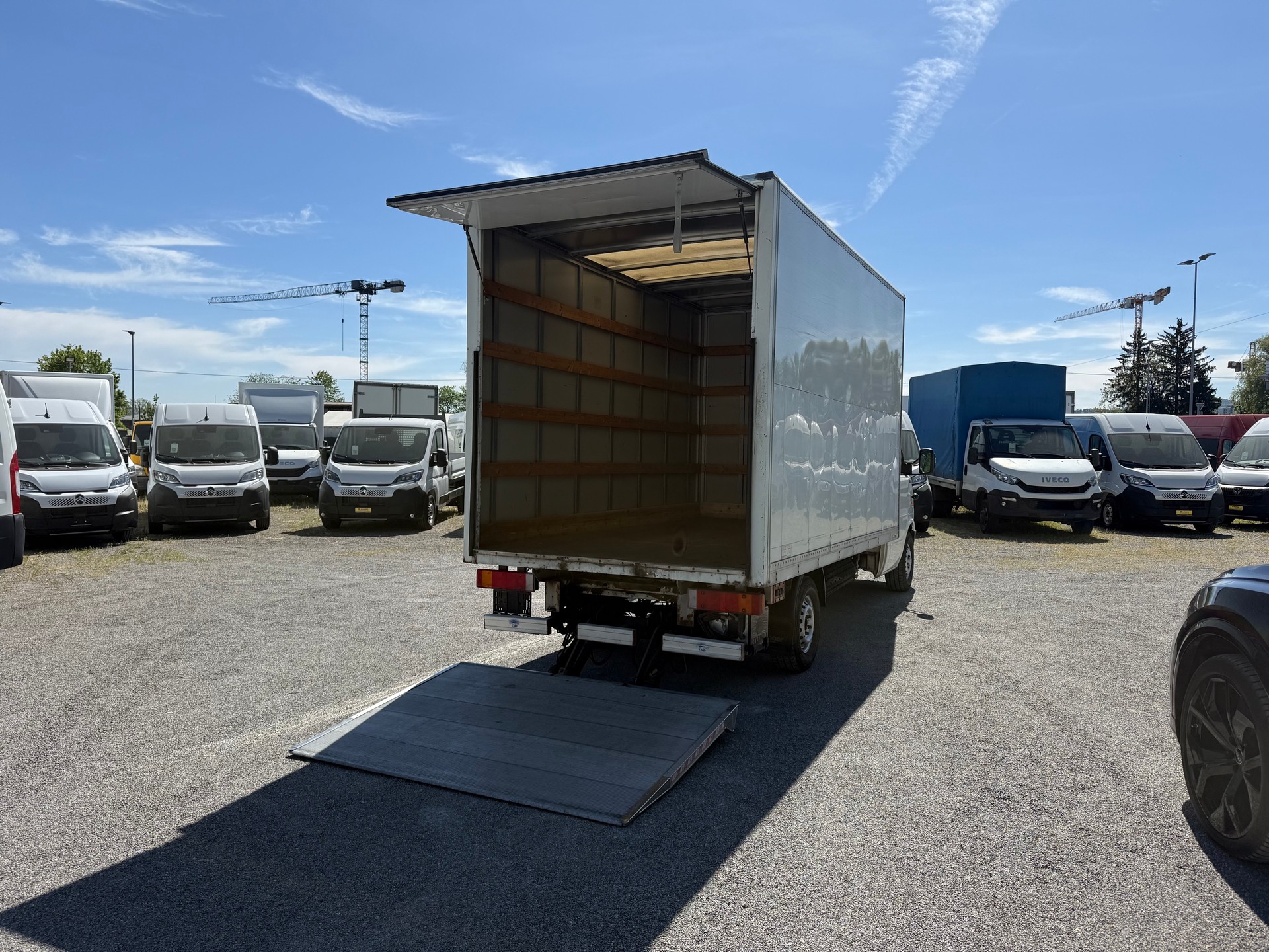 VW LT 35 2.5 TDI Koffer mit Hebebühne-image-5