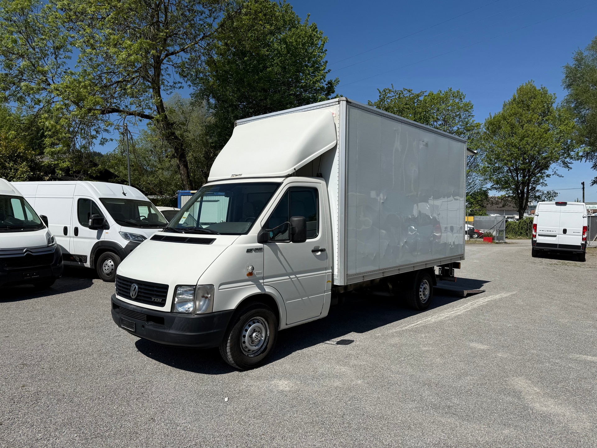 VW LT 35 2.5 TDI Koffer mit Hebebühne-image-0