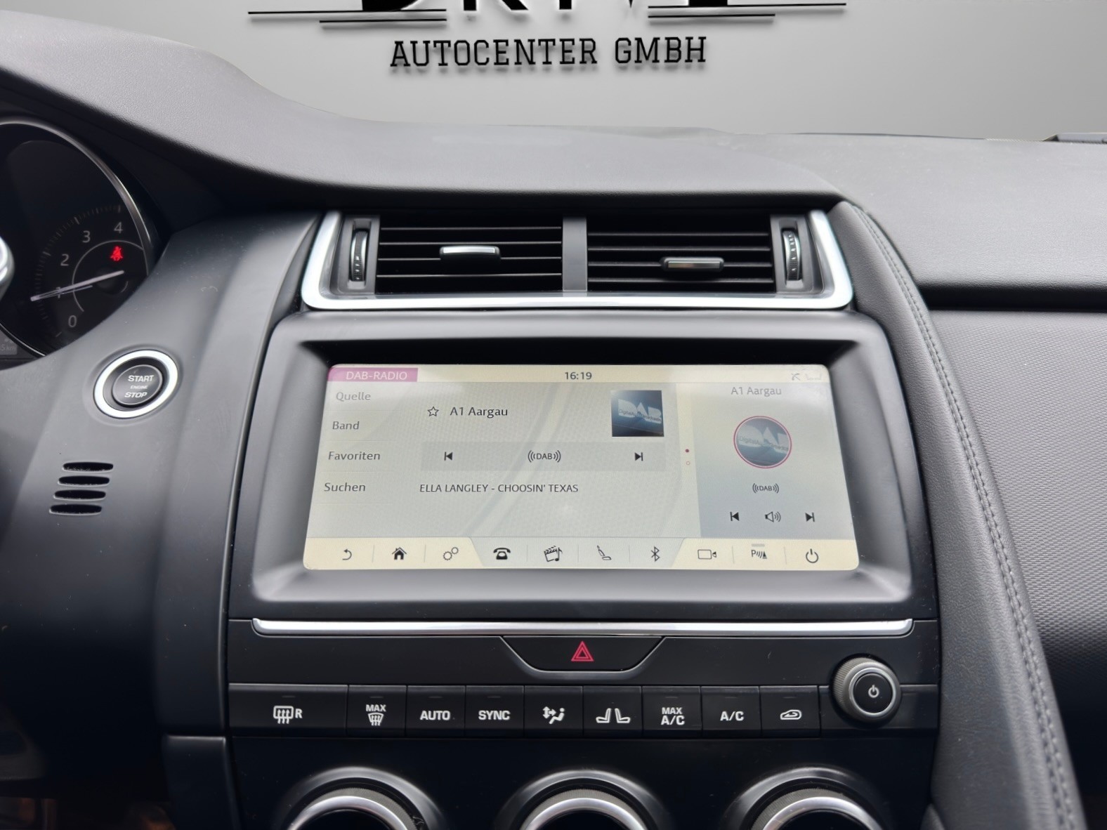 JAGUAR E-Pace P200 R-Dynamic AWD Automatik-image-14