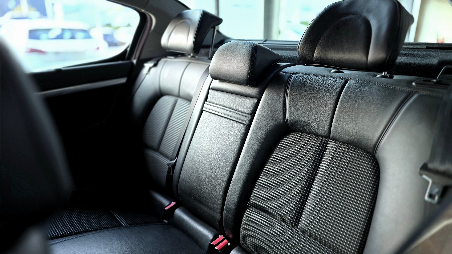 PEUGEOT 407 2.0 HDI SV Executive-image-16