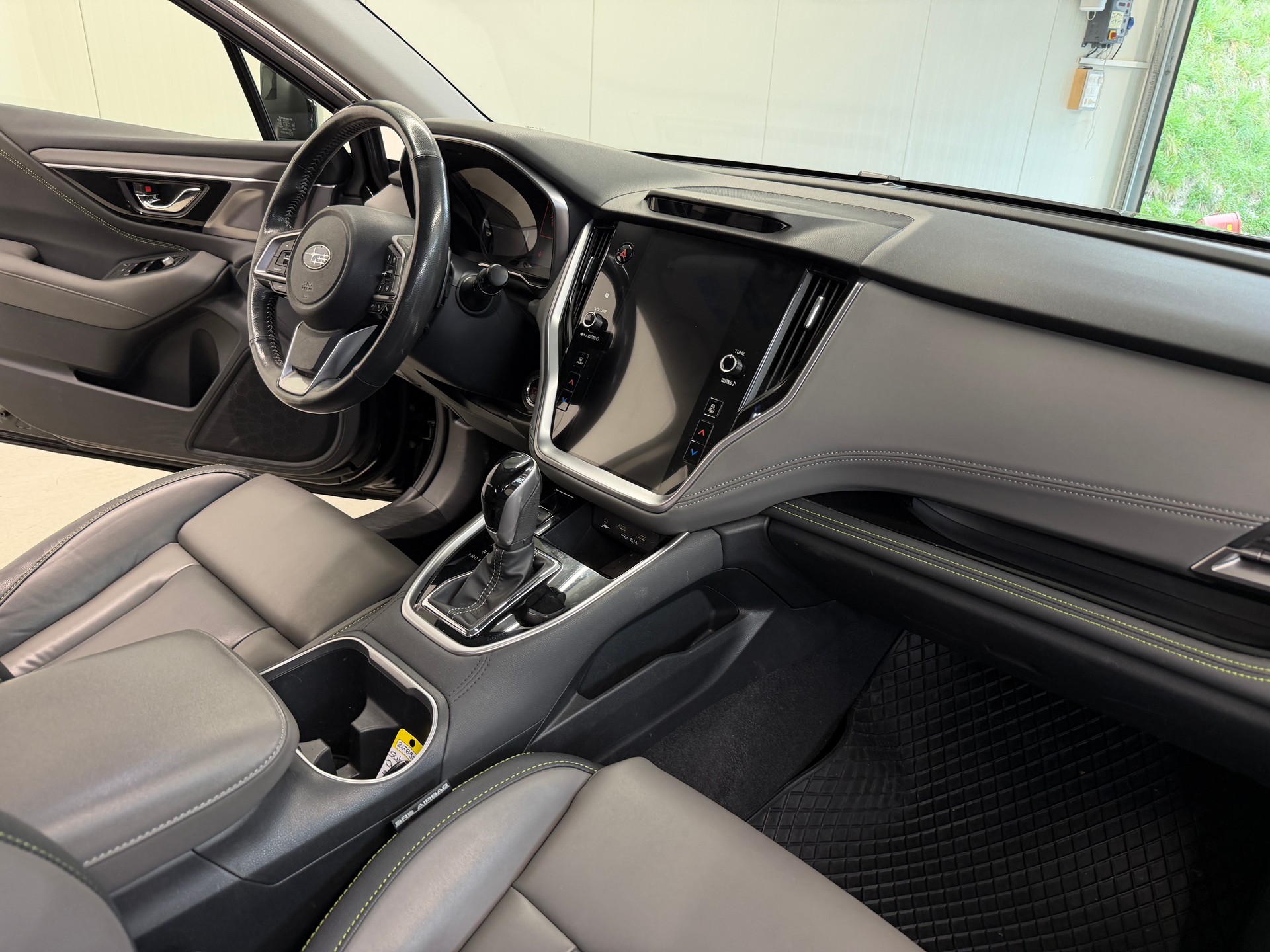 SUBARU Outback 2.5i Crossroad AWD Lineartronic-image-17
