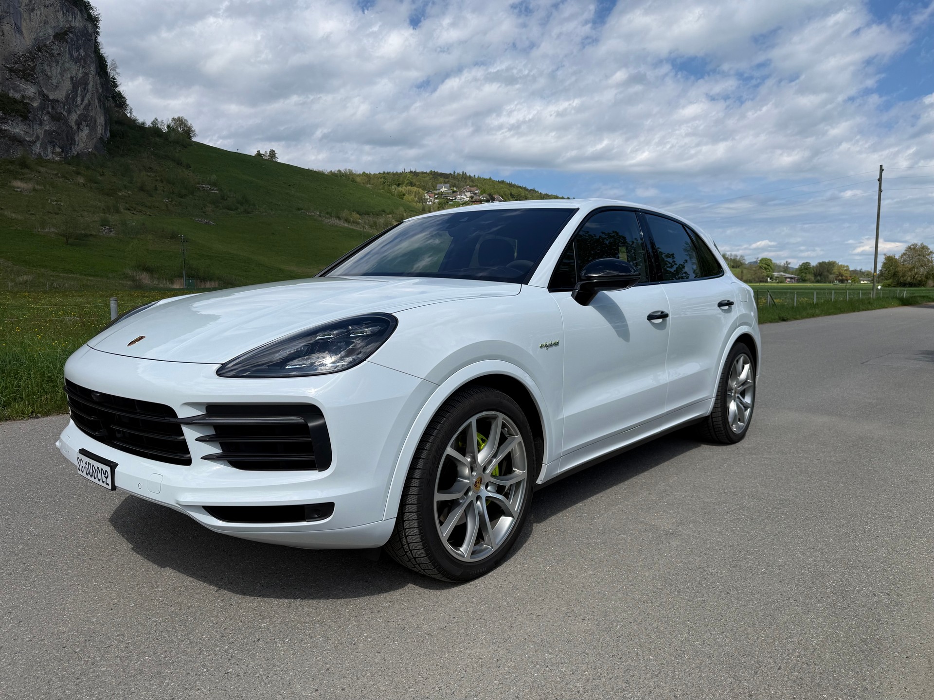 PORSCHE Cayenne E-Hybrid-image-1