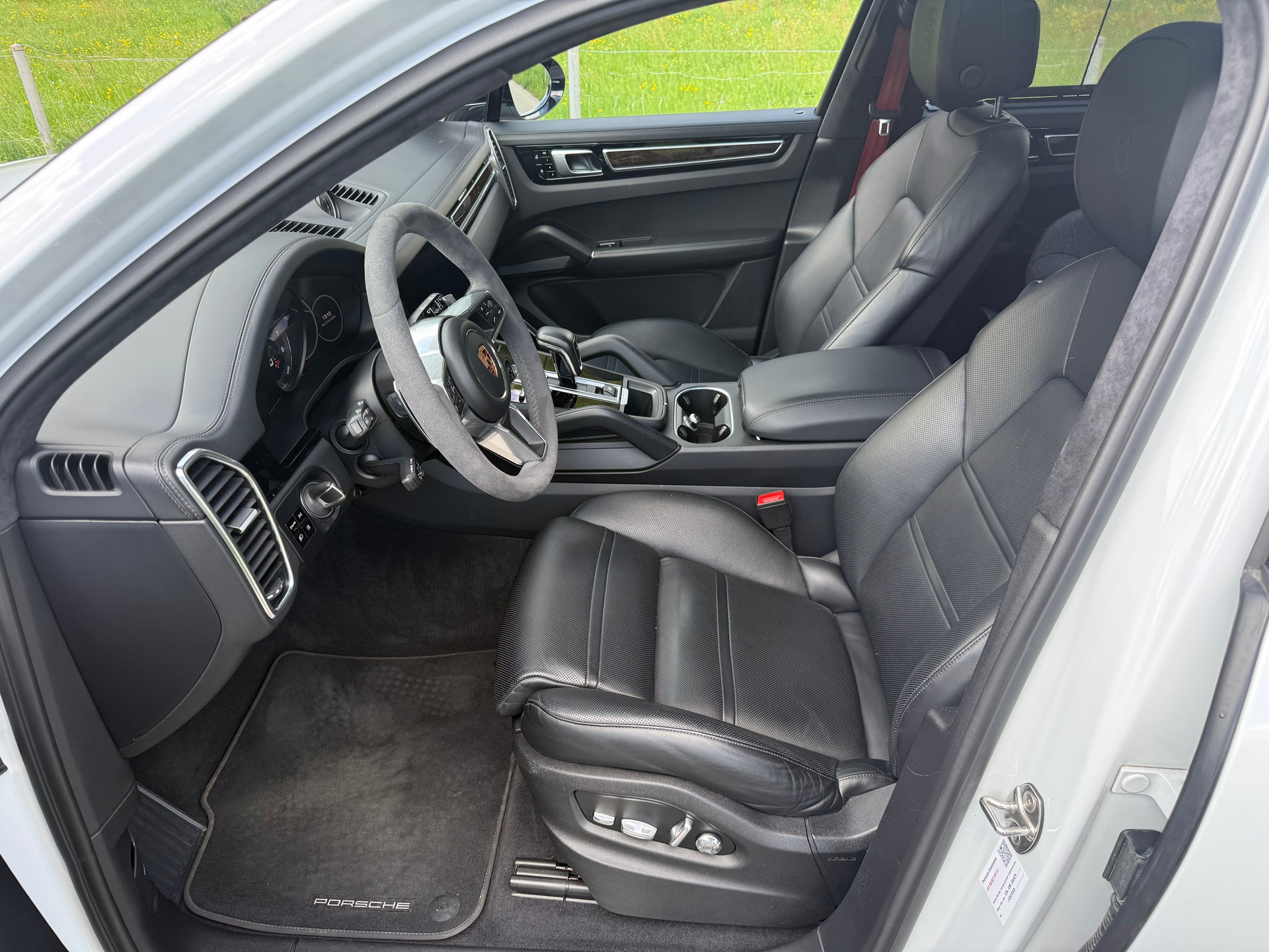 PORSCHE Cayenne E-Hybrid-image-4