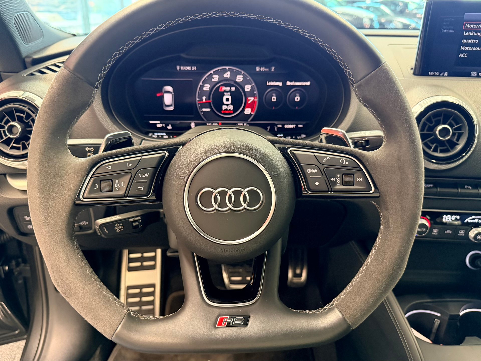 AUDI RS3 Sportback 2.5 TSI quattro S-tronic-image-24