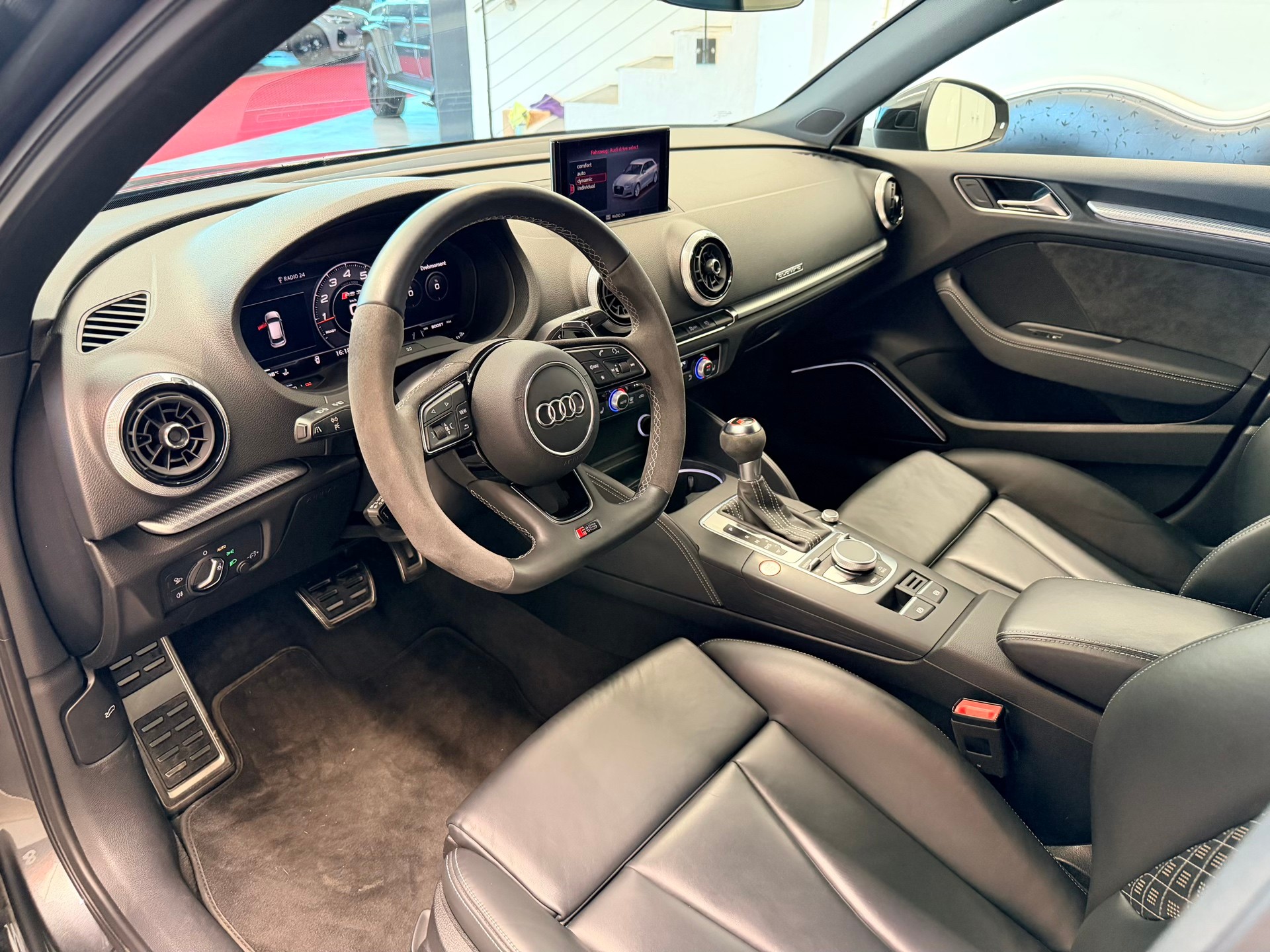 AUDI RS3 Sportback 2.5 TSI quattro S-tronic-image-10