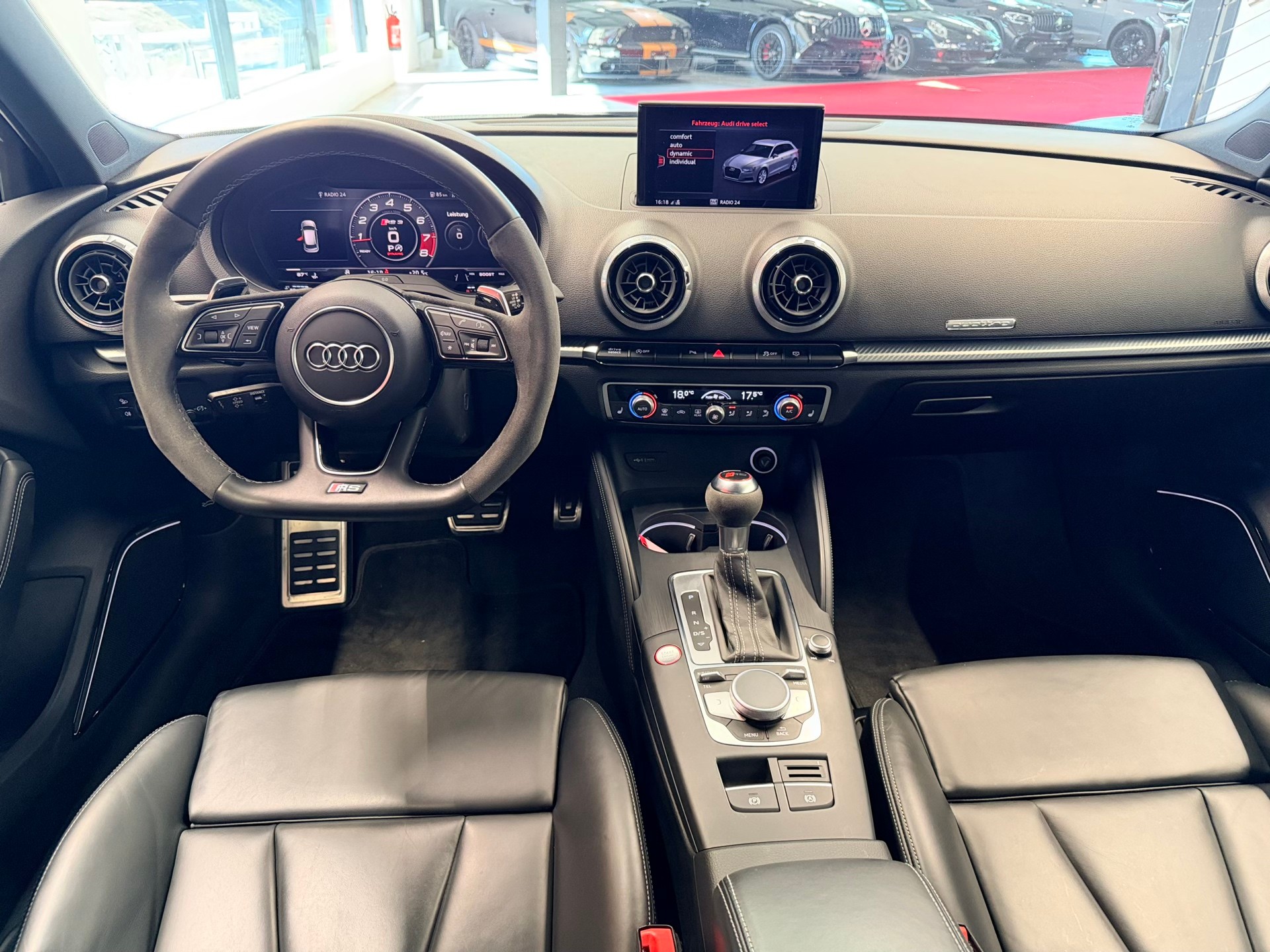AUDI RS3 Sportback 2.5 TSI quattro S-tronic-image-16