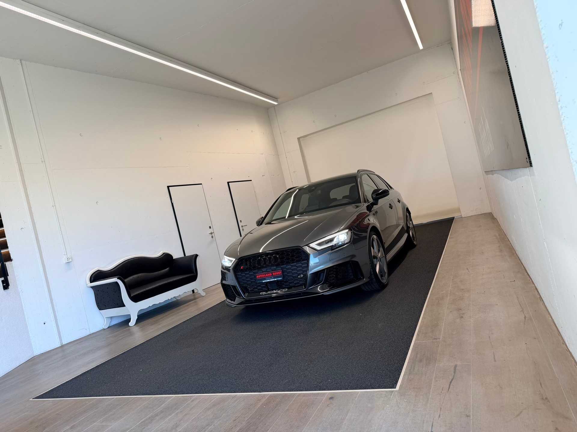 AUDI RS3 Sportback 2.5 TSI quattro S-tronic-image-2