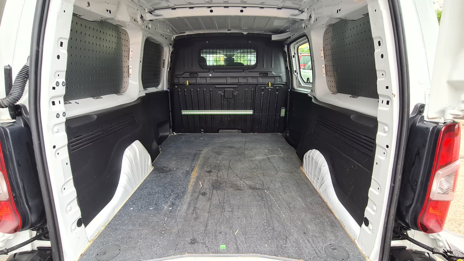 PEUGEOT Partner 1.5 Blue HDi s/s Asphalt Long 1000kg ** 130 PS ** 3-Plätzer ** RF-Kamera ** LTZ MFK 04.09.2024-image-8