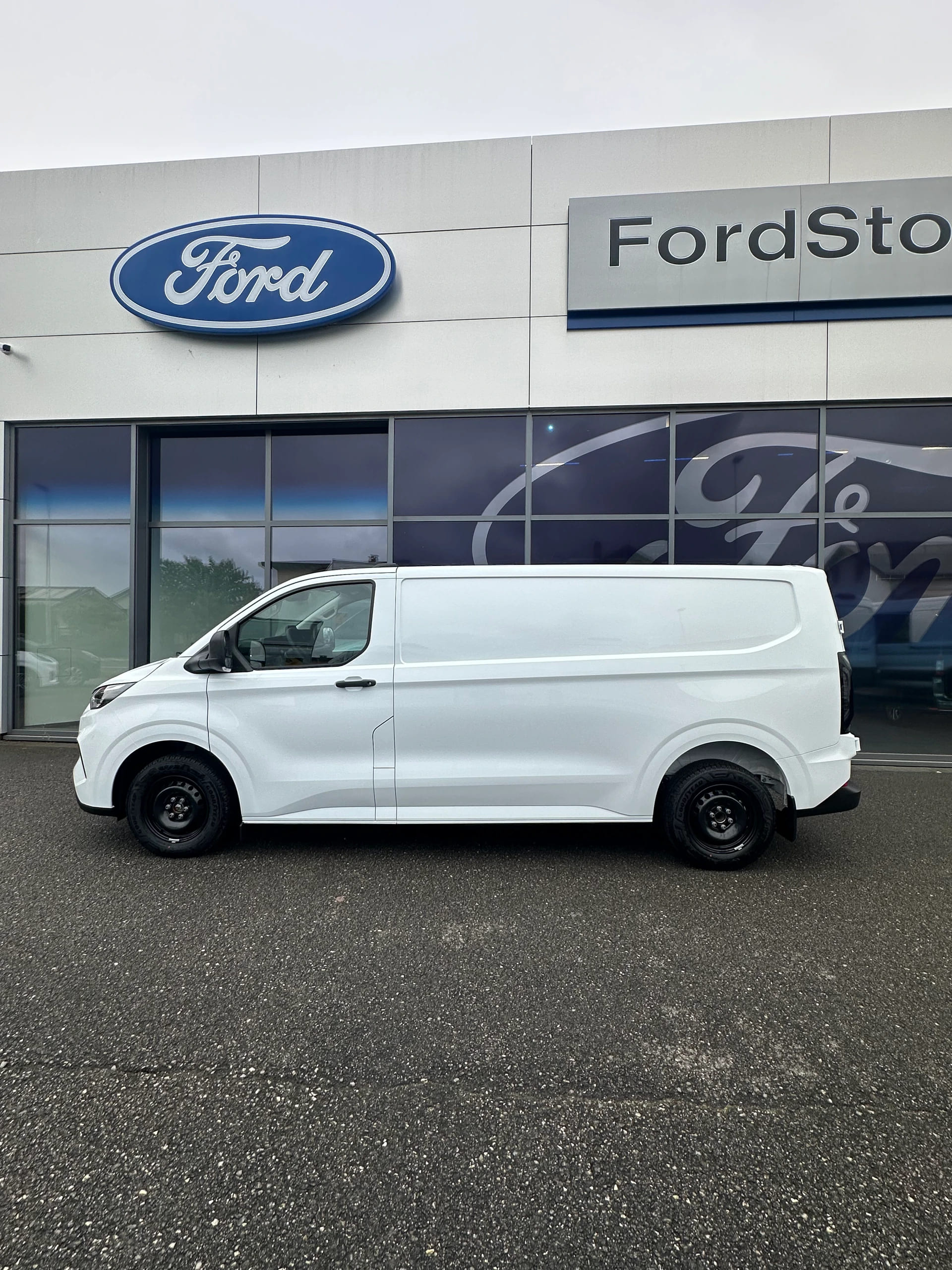 FORD Transit Custom Van 320 L2 2.0 EcoBl Trend/170CV/Aut.-image-2