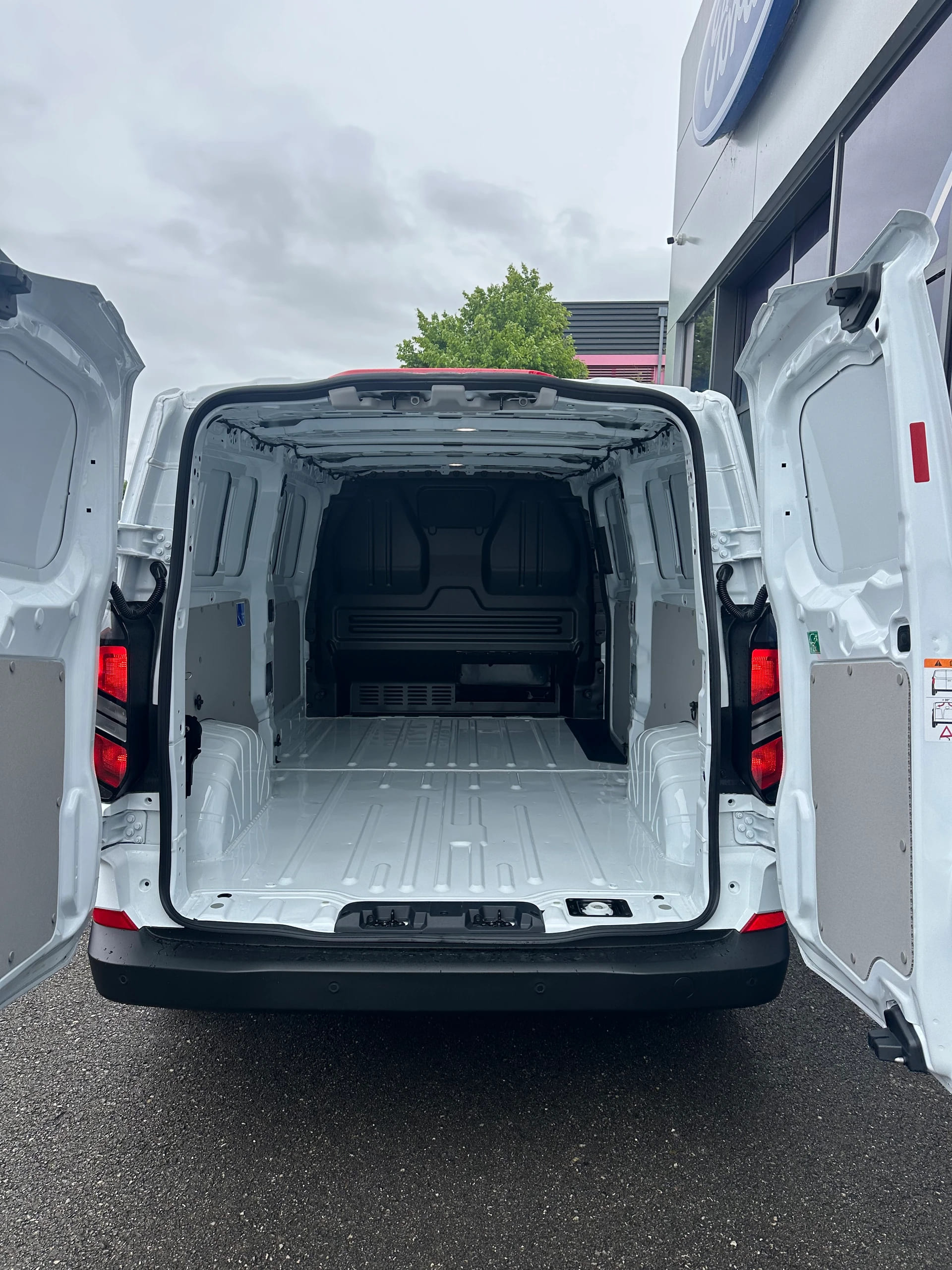 FORD Transit Custom Van 320 L2 2.0 EcoBl Trend/170CV/Aut.-image-5