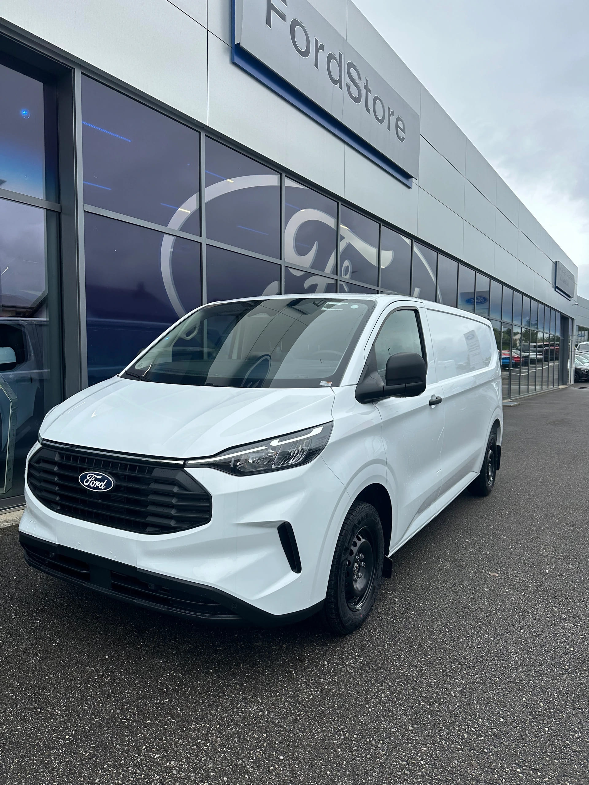FORD Transit Custom Van 320 L2 2.0 EcoBl Trend/170CV/Aut.-image-1