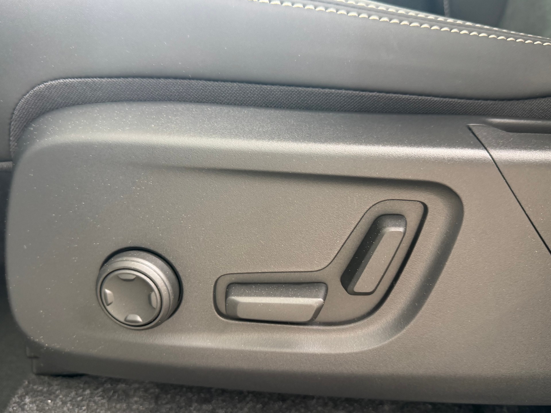 VOLVO EX40 Twin Motor AWD Ultra XCENTRIC-image-4