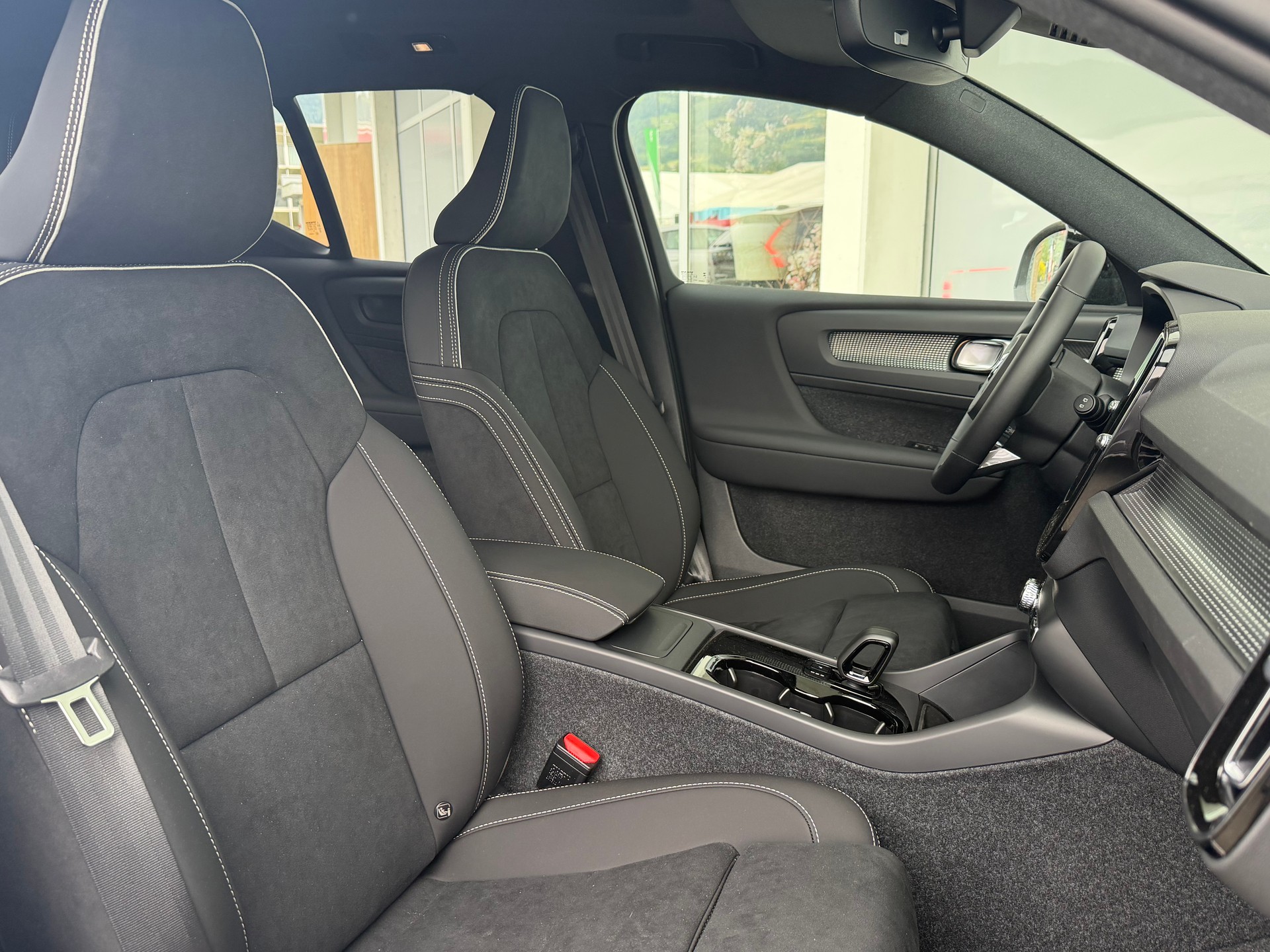 VOLVO EX40 Twin Motor AWD Ultra XCENTRIC-image-3