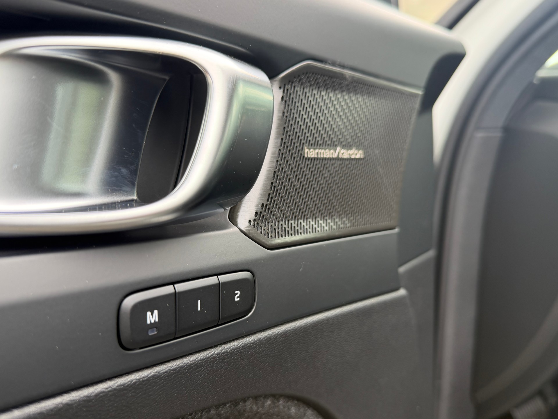 VOLVO EX40 Twin Motor AWD Ultra XCENTRIC-image-12