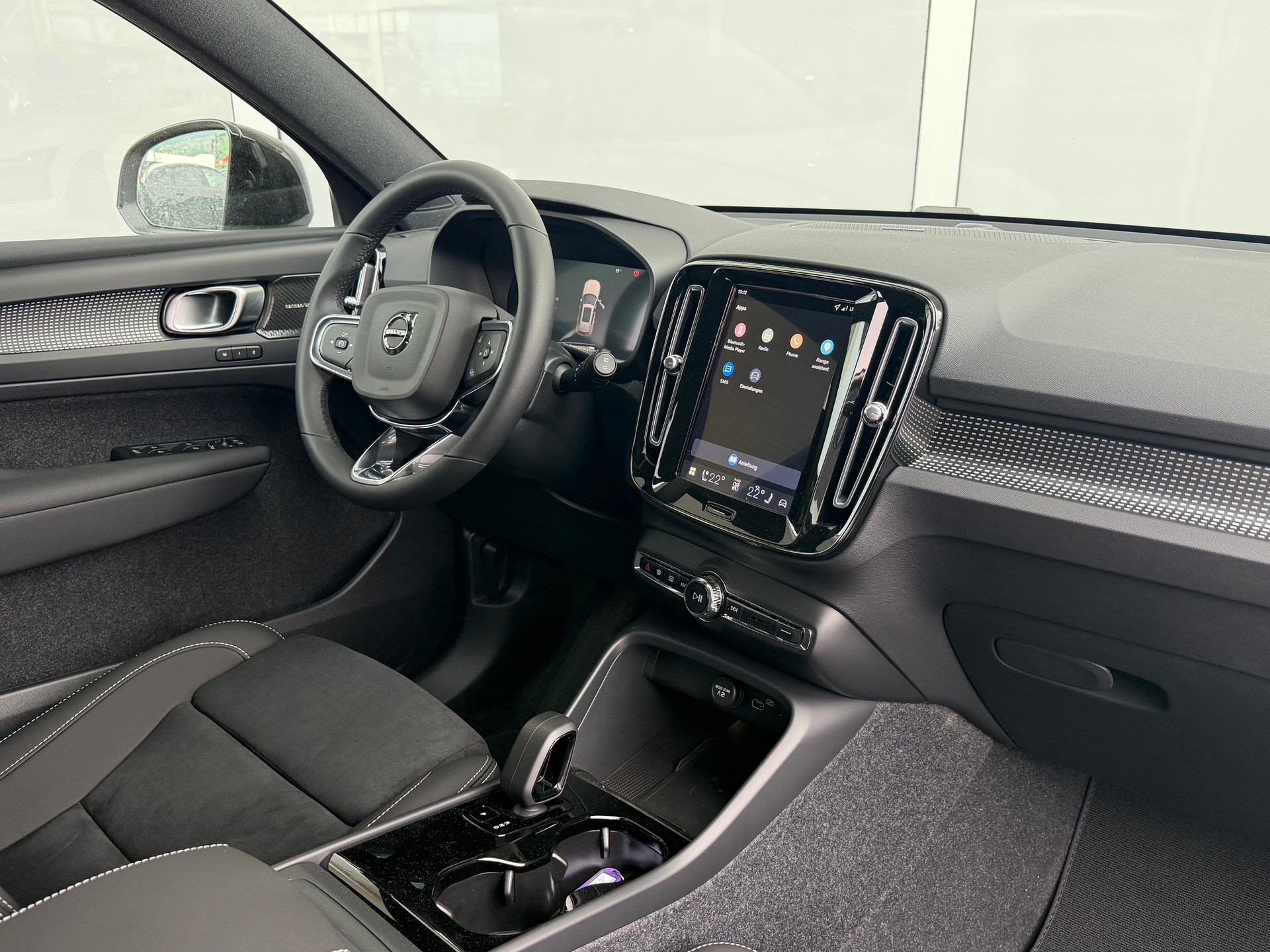 VOLVO EX40 Twin Motor AWD Ultra XCENTRIC-image-2