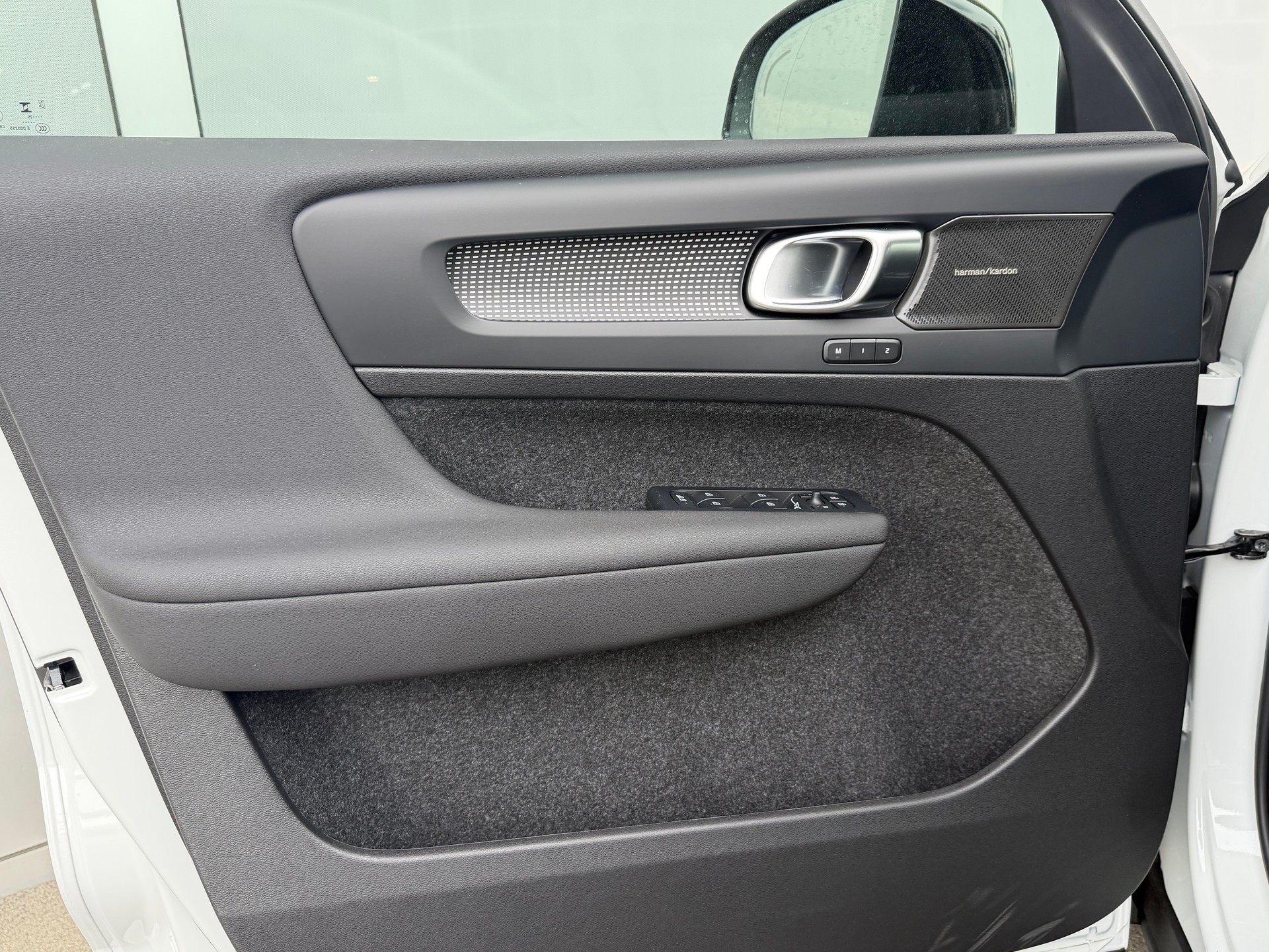 VOLVO EX40 Twin Motor AWD Ultra XCENTRIC-image-11
