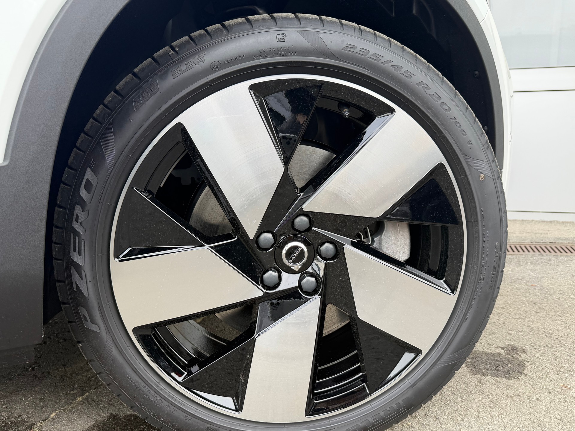 VOLVO EX40 Twin Motor AWD Ultra XCENTRIC-image-10