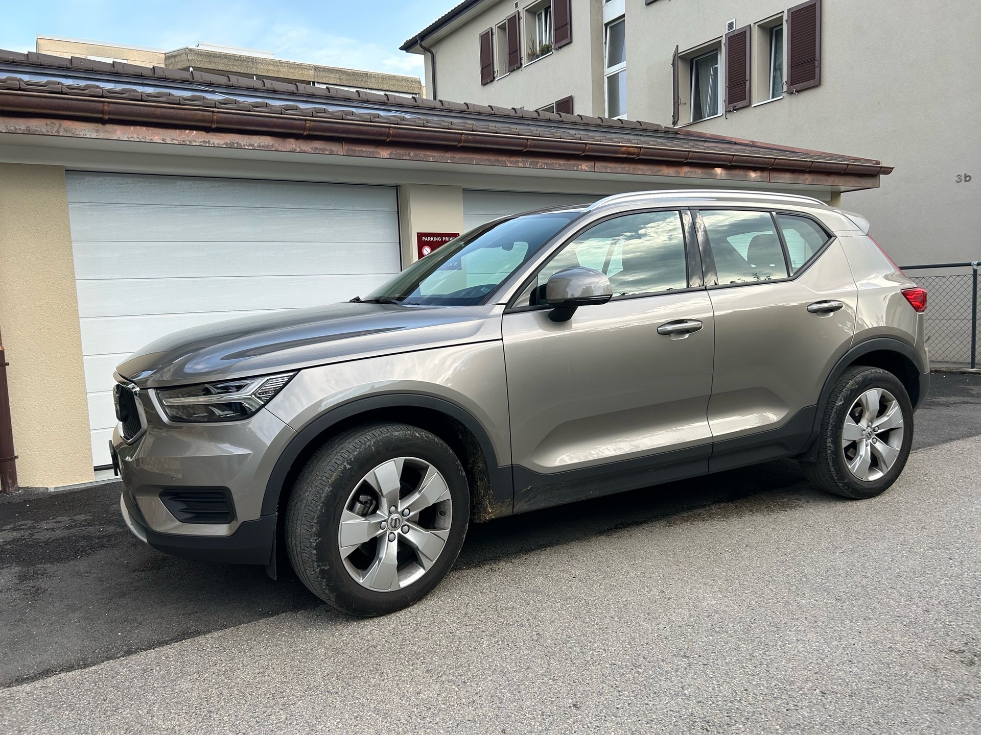VOLVO XC40 1.5 T2 Momentum-image-5