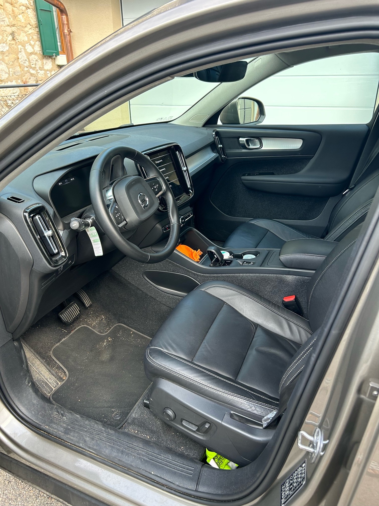 VOLVO XC40 1.5 T2 Momentum-image-4