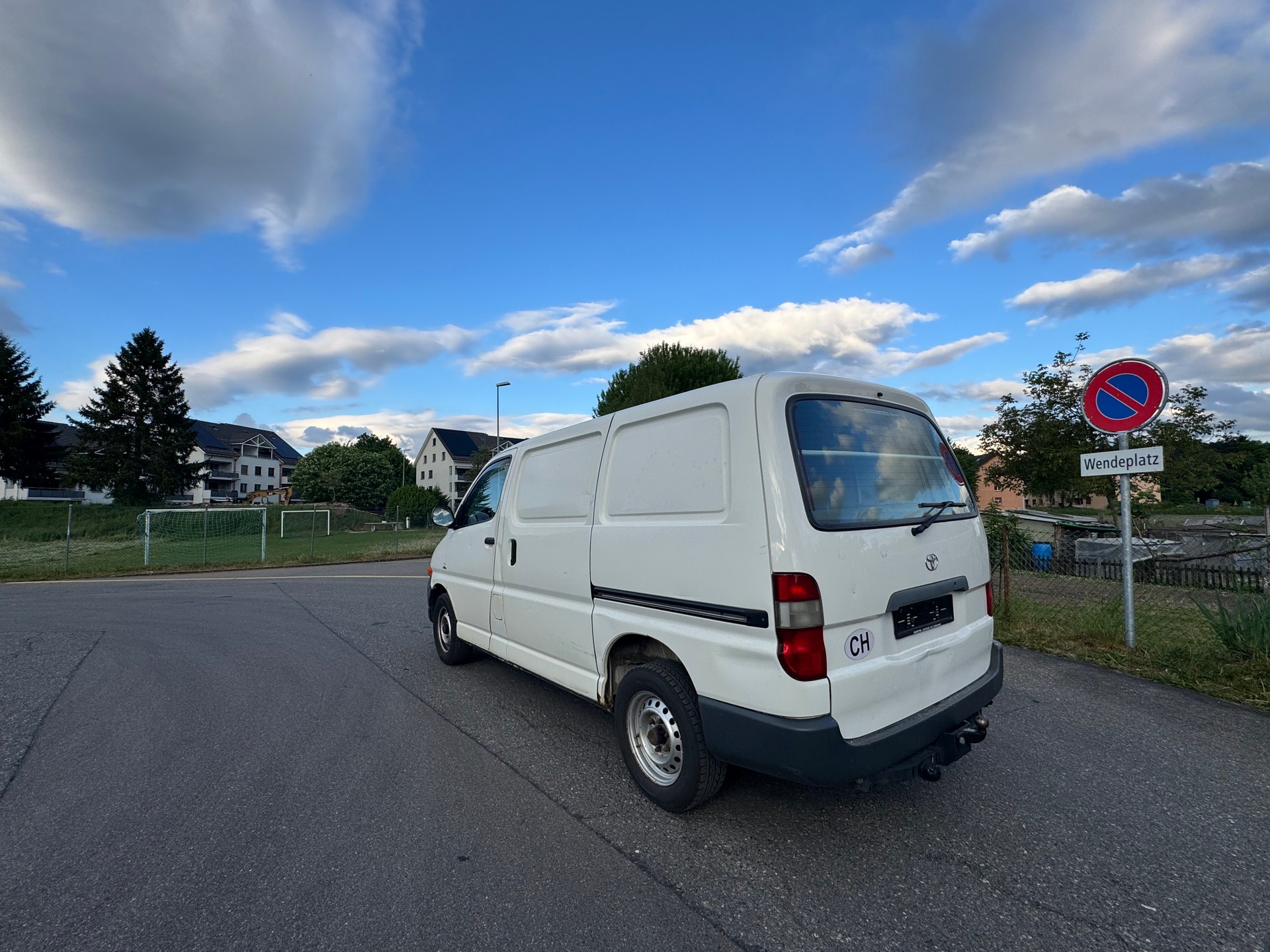 TOYOTA Hiace D-4D A/T Van-image-4