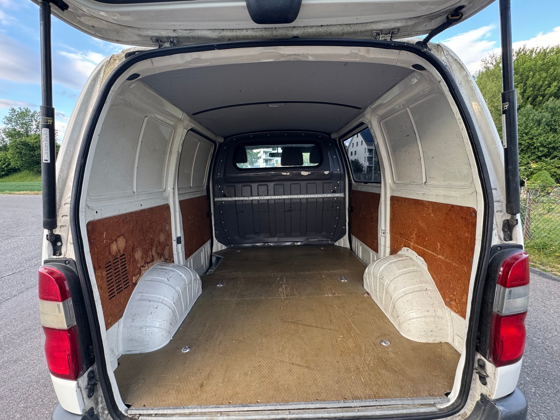 TOYOTA Hiace D-4D A/T Van-image-7
