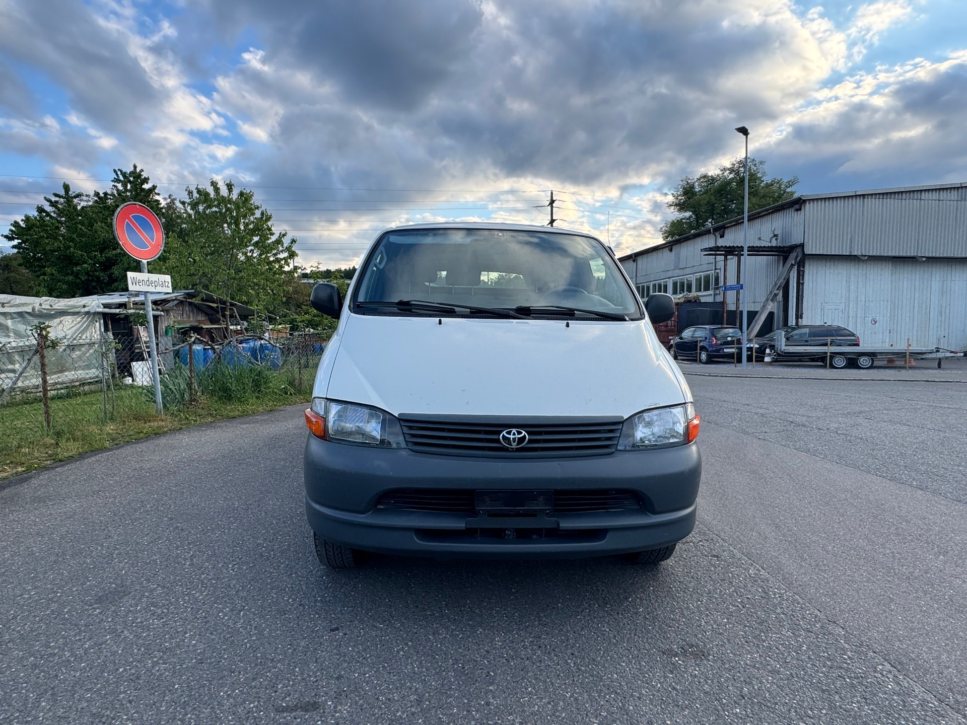 TOYOTA Hiace D-4D A/T Van-image-1