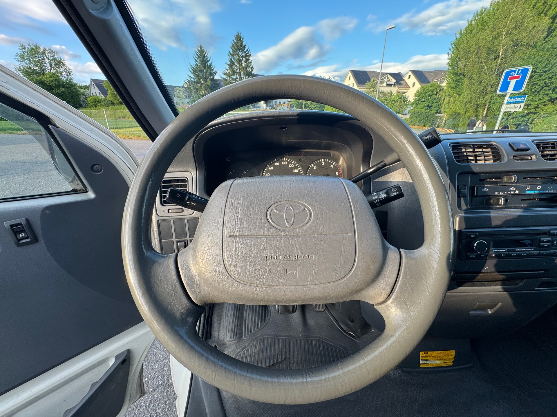 TOYOTA Hiace D-4D A/T Van-image-12