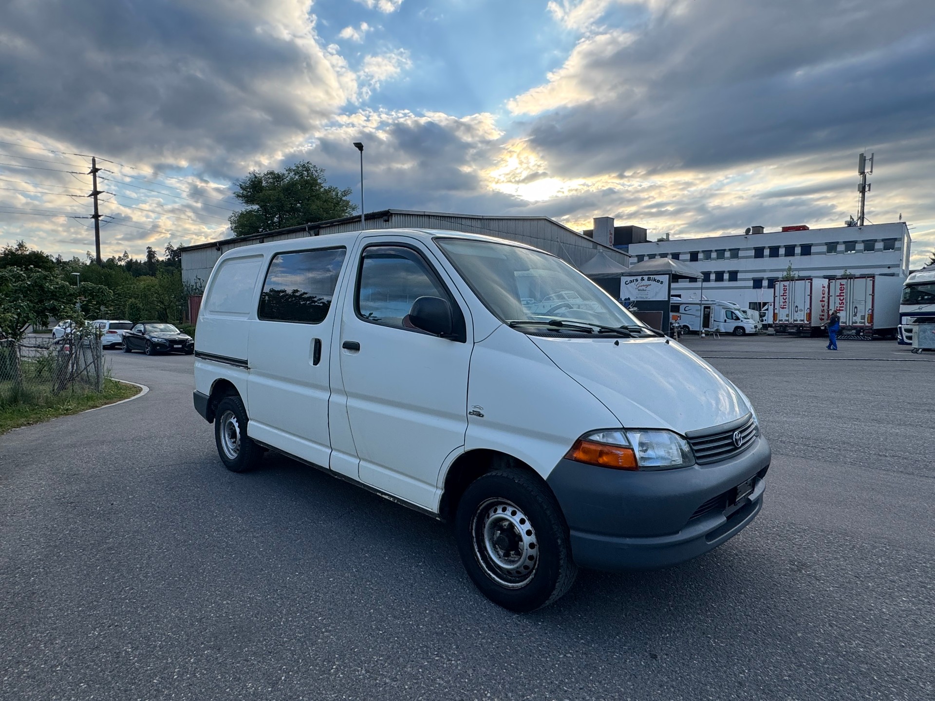 TOYOTA Hiace D-4D A/T Van