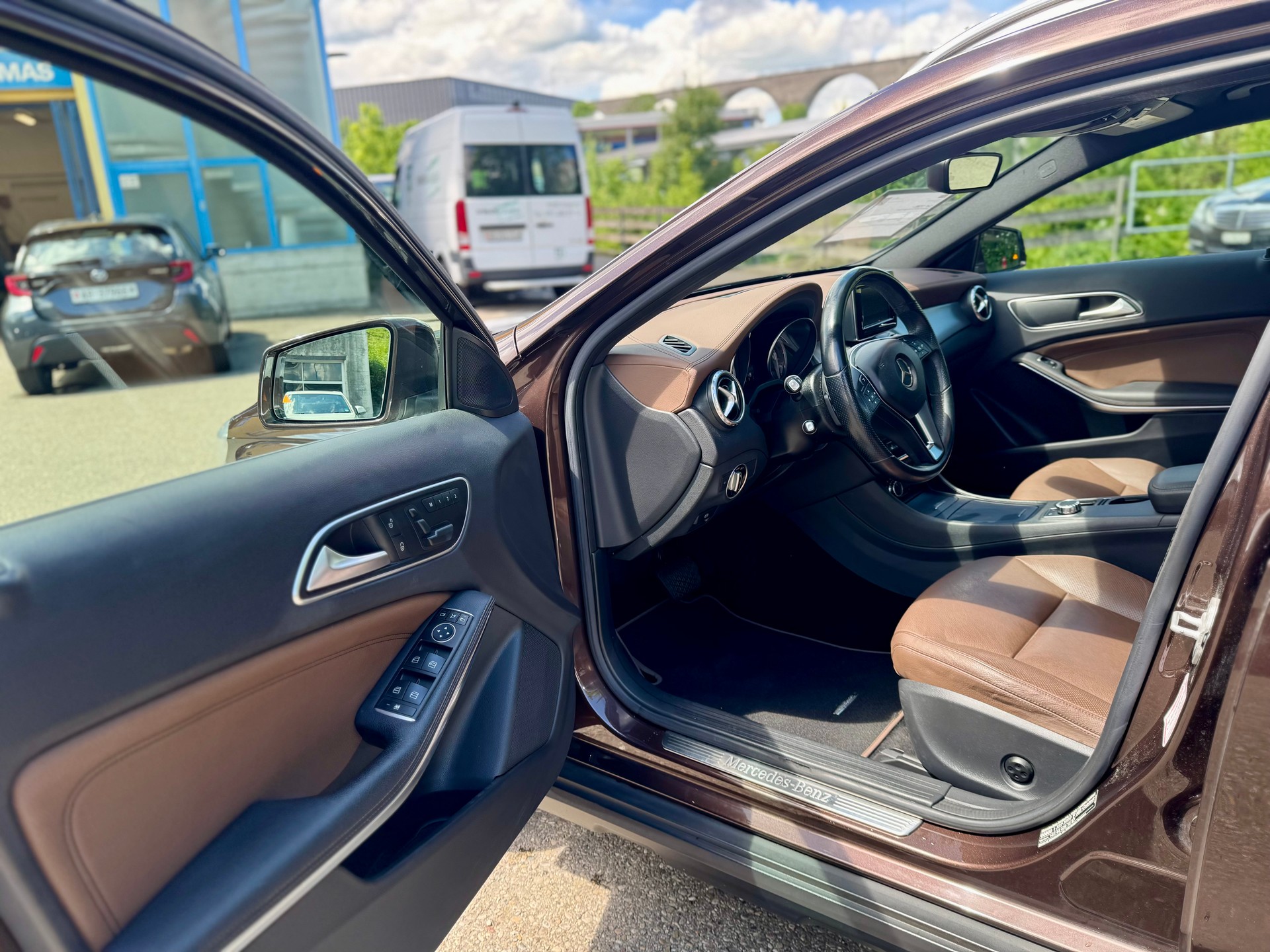 MERCEDES-BENZ GLA 250 4Matic 7G-DCT-image-12