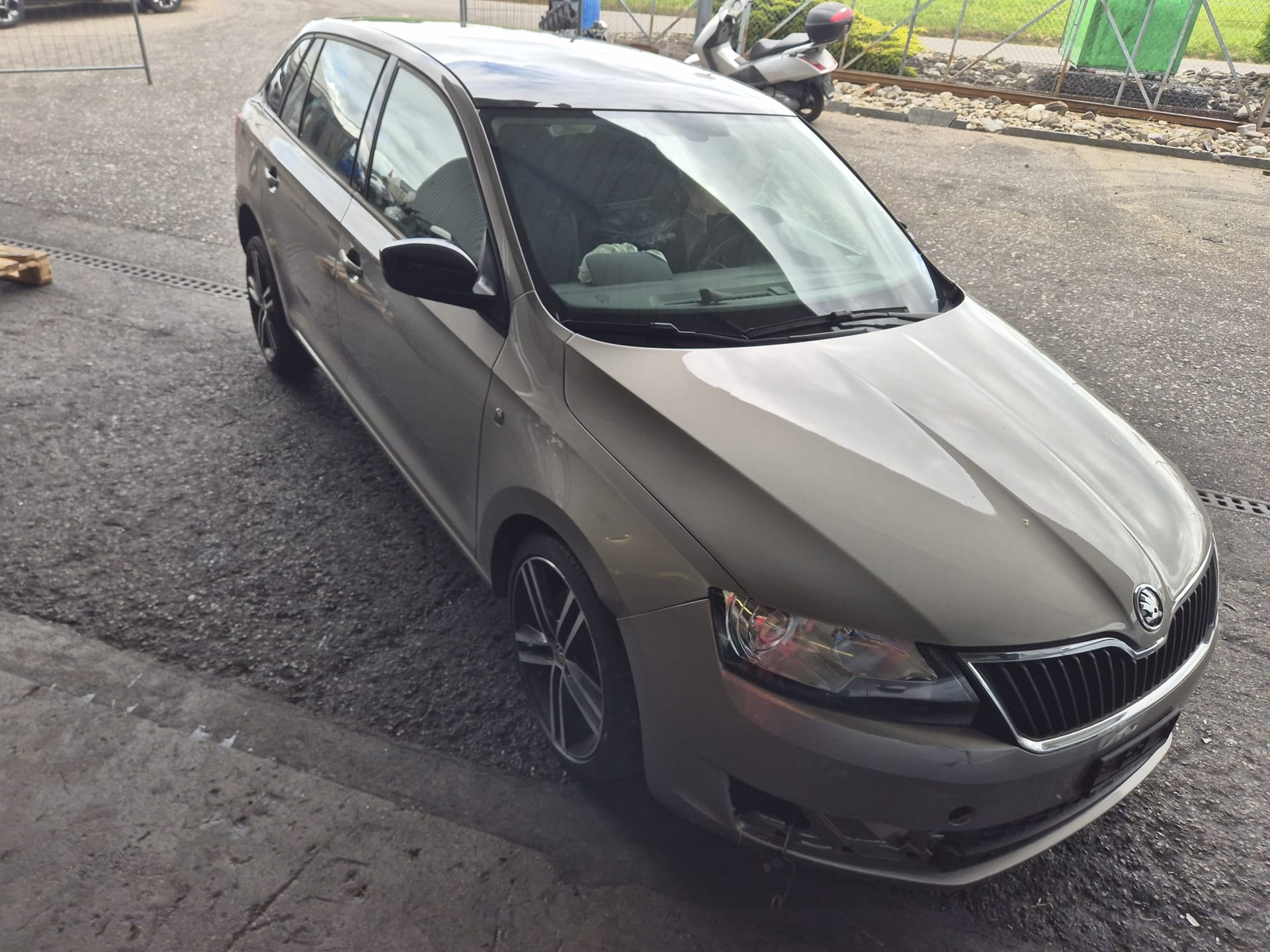 SKODA Rapid Spaceback 1.4 TSI Swiss Ed. DSG-image-4