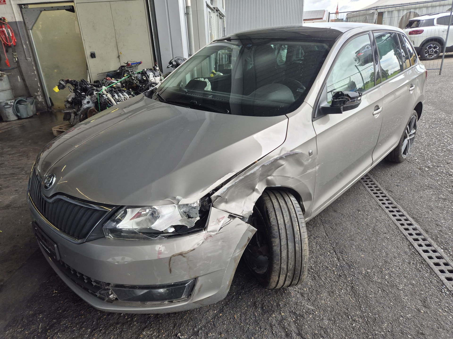 SKODA Rapid Spaceback 1.4 TSI Swiss Ed. DSG-image-9