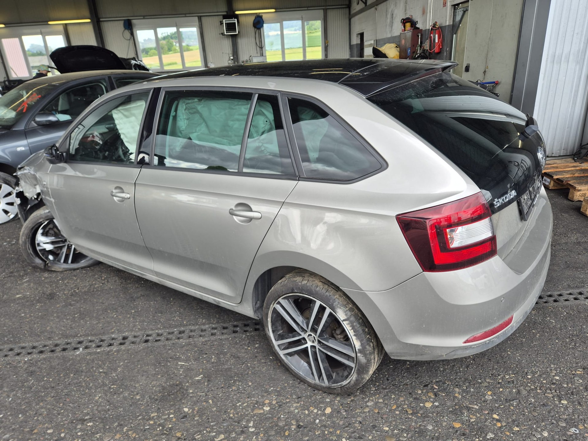SKODA Rapid Spaceback 1.4 TSI Swiss Ed. DSG-image-5