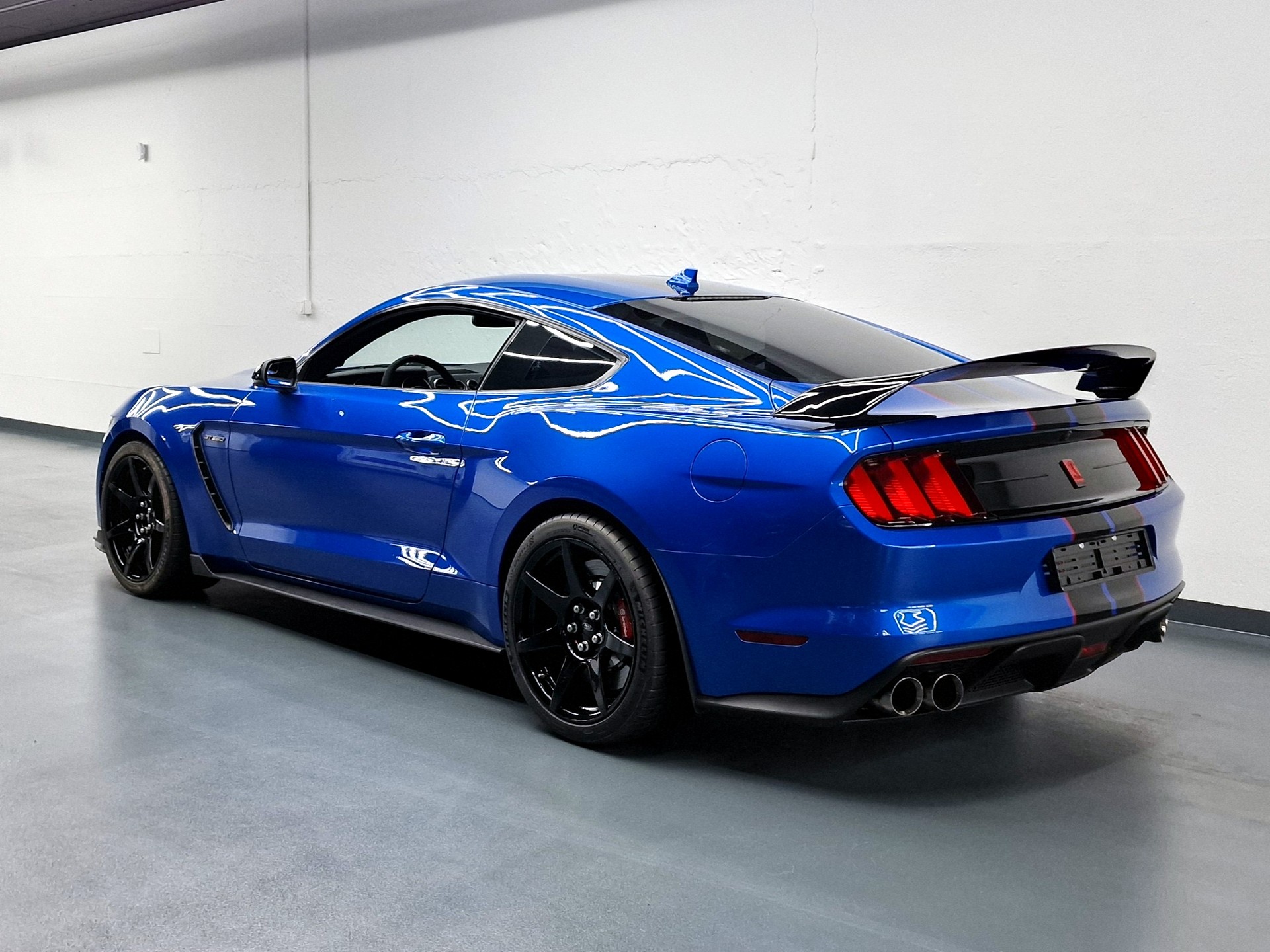 FORD Mustang Shelby GT350R-image-6
