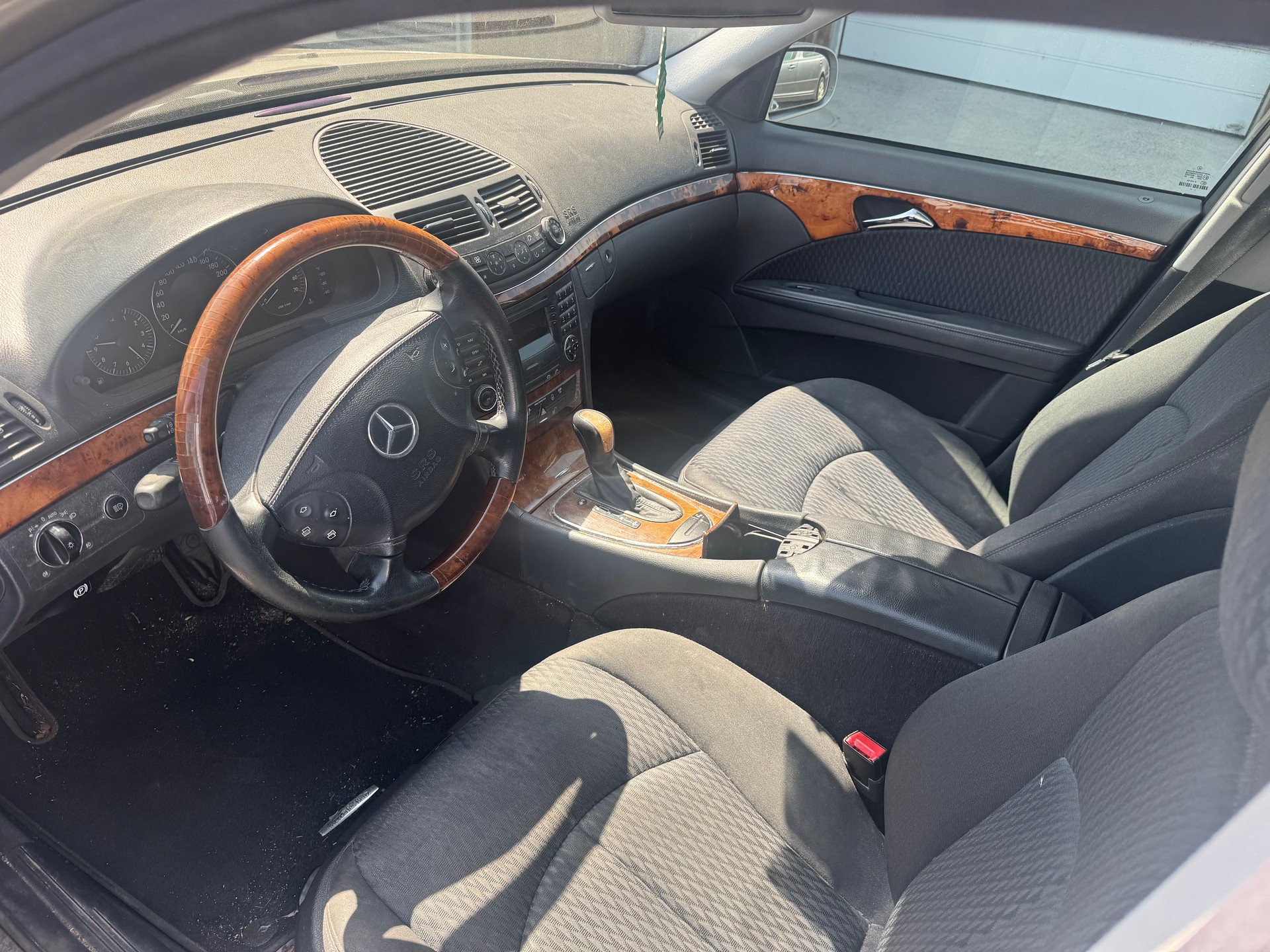 MERCEDES-BENZ E 320 Classic 4Matic Automatic-image-7