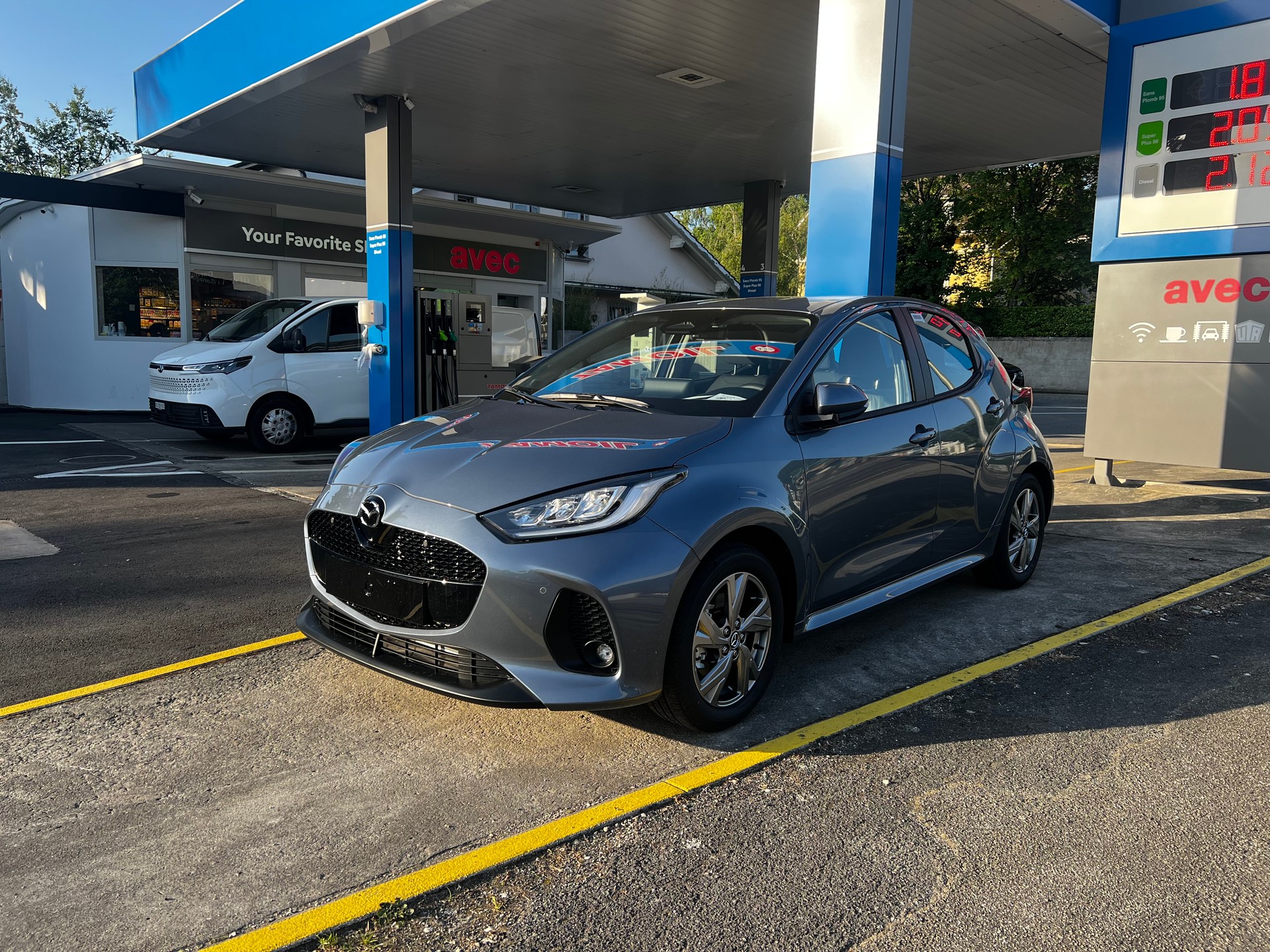 MAZDA 2 Hybrid Exclusive-Line-image-3