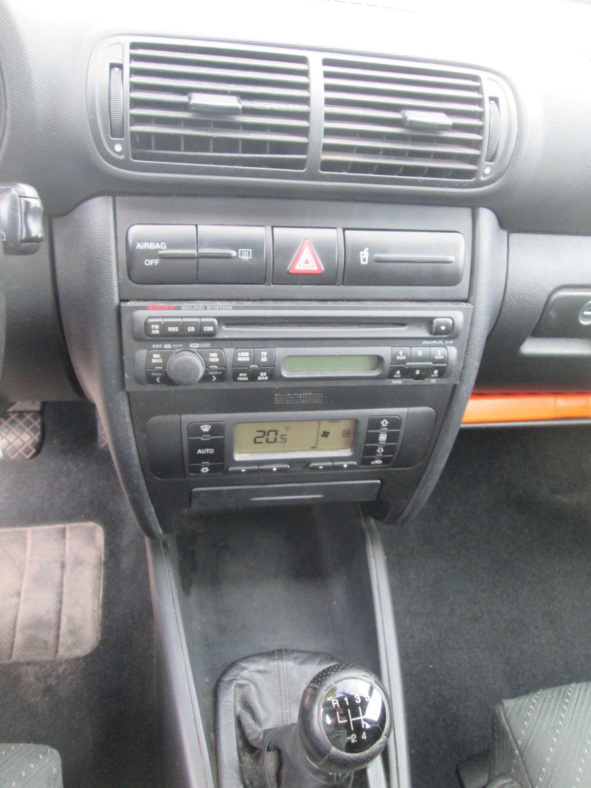SEAT Leon 1.8 Sport-image-11