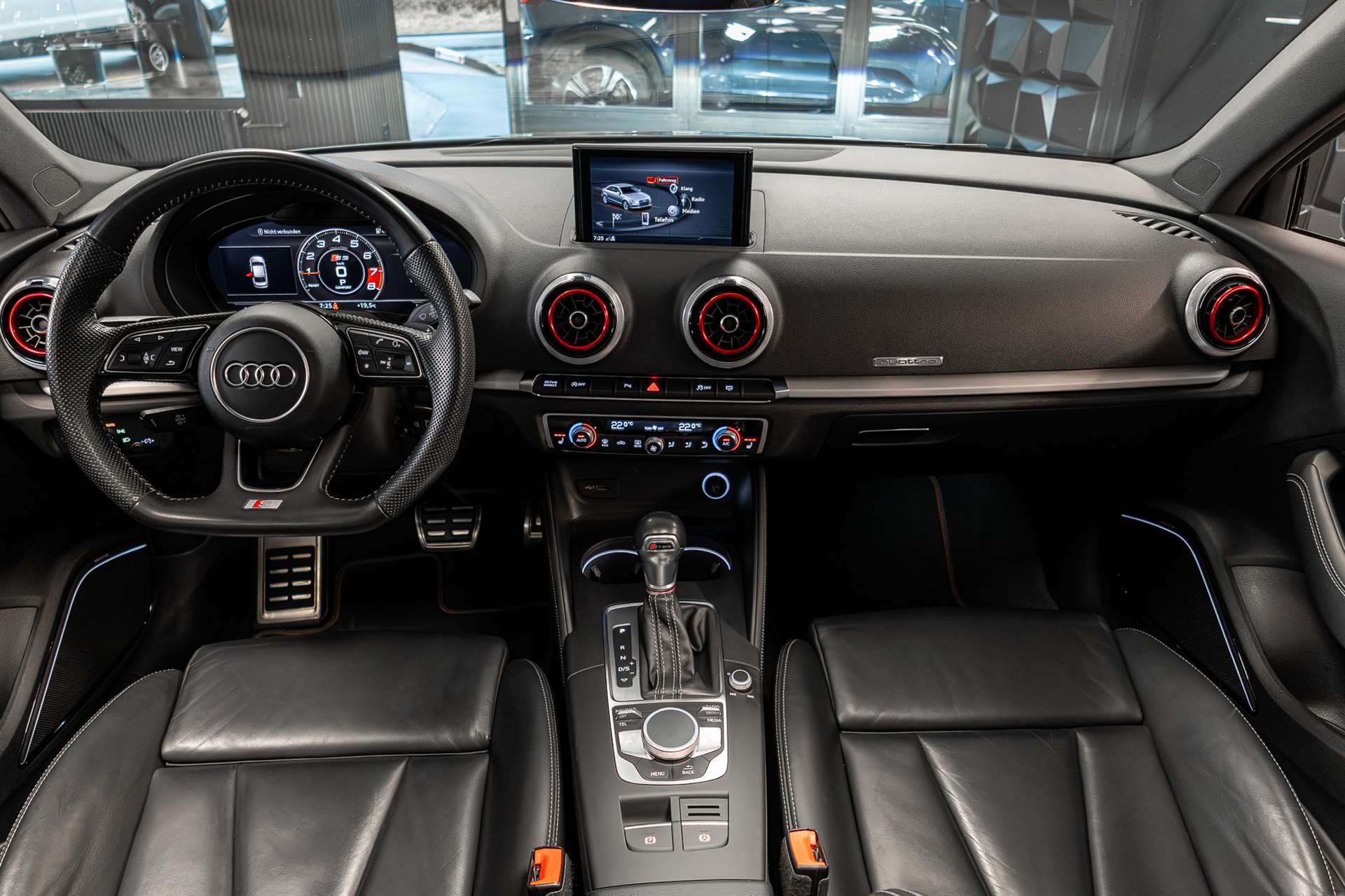 AUDI S3 Limousine 2.0 TFSI quattro S-tronic-image-5