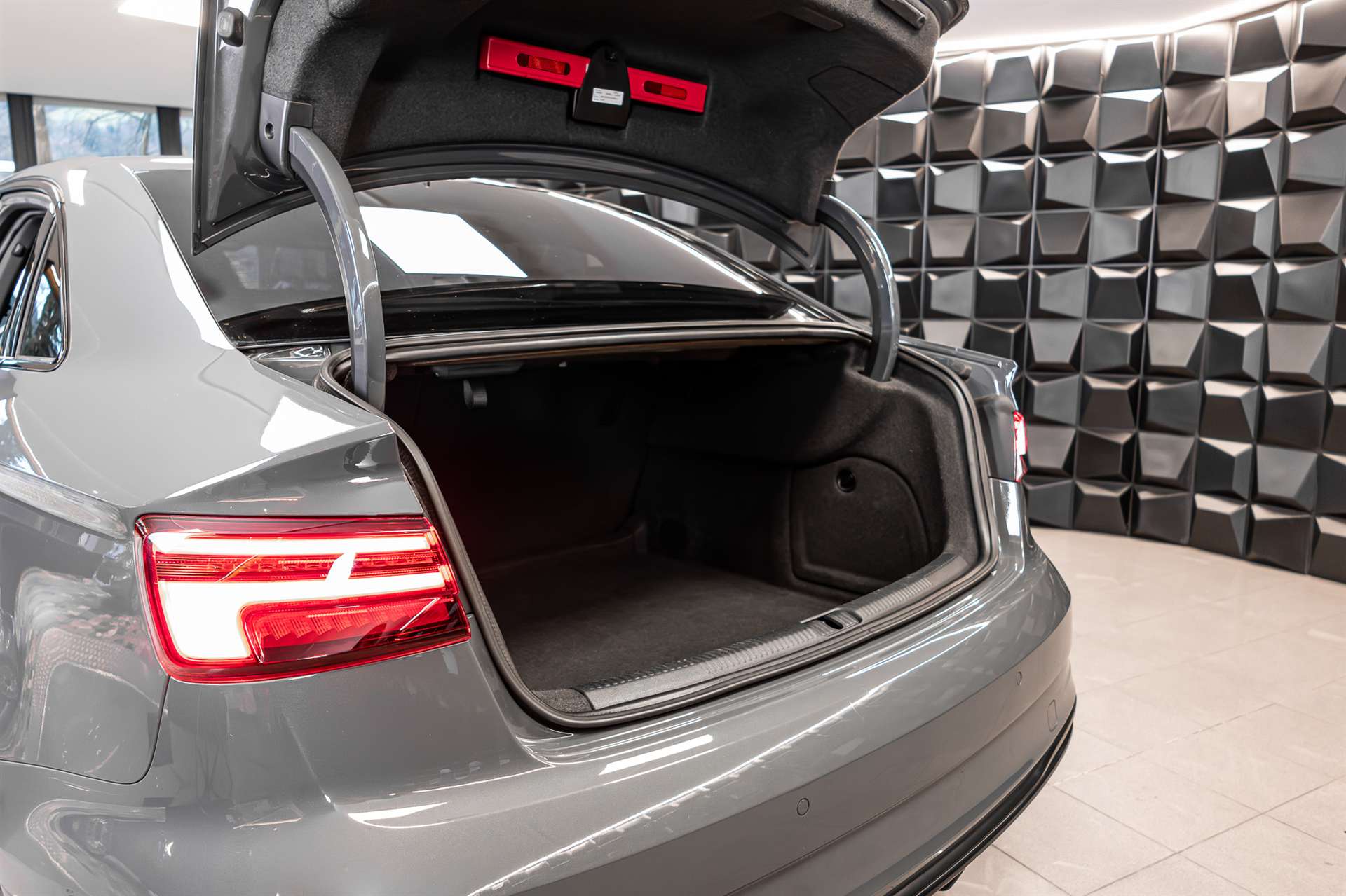 AUDI S3 Limousine 2.0 TFSI quattro S-tronic-image-25