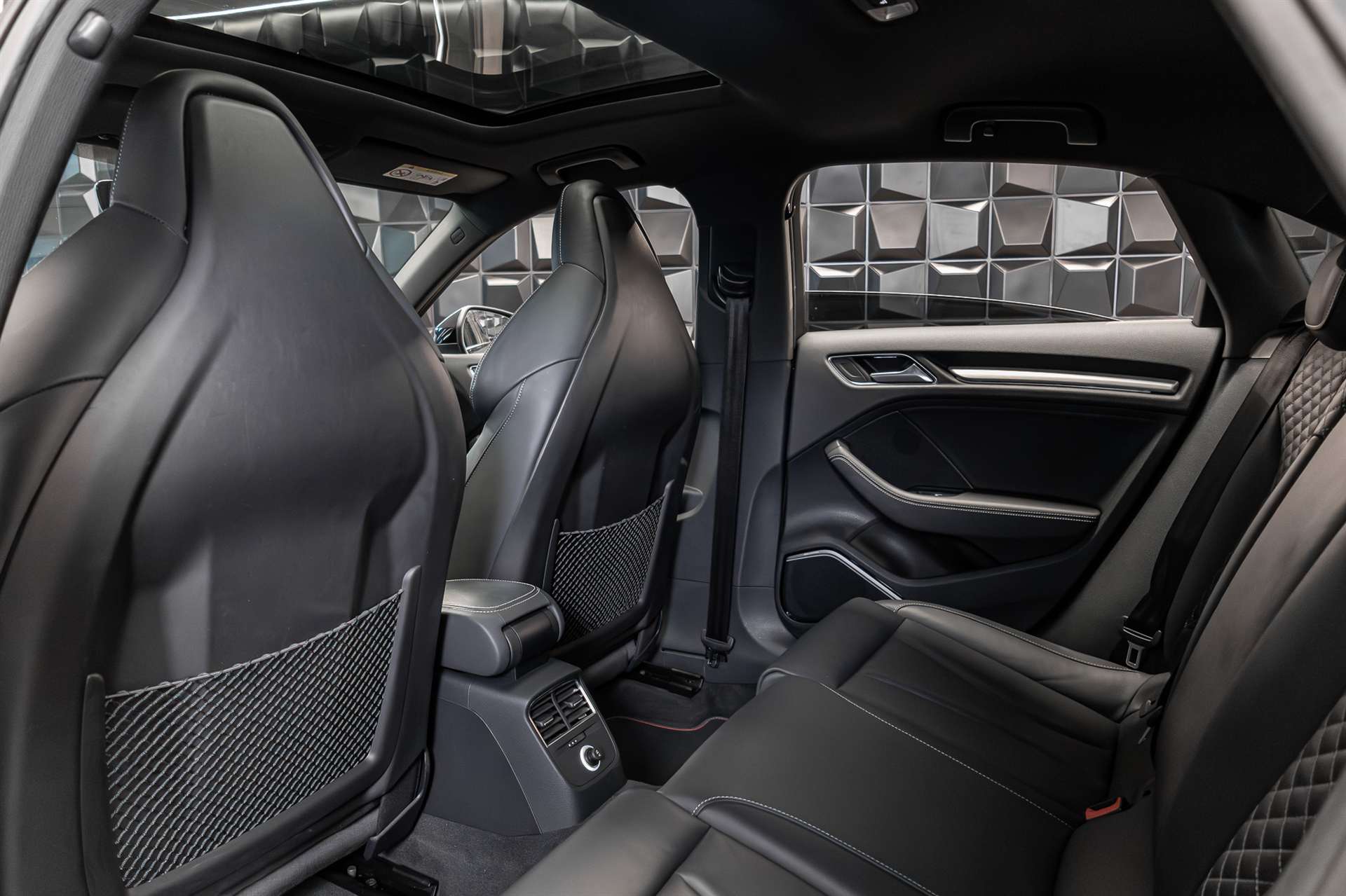 AUDI S3 Limousine 2.0 TFSI quattro S-tronic-image-23