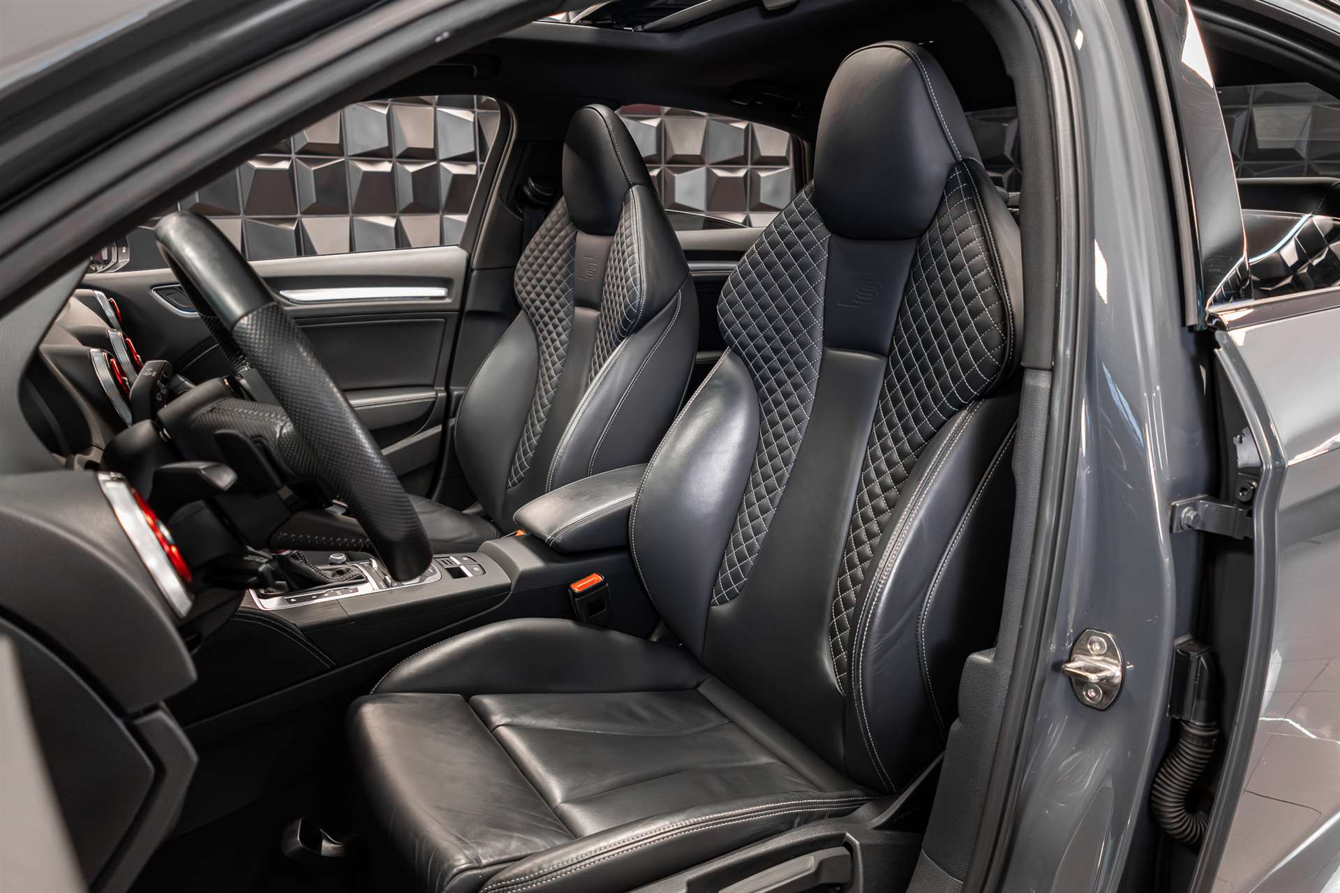 AUDI S3 Limousine 2.0 TFSI quattro S-tronic-image-14