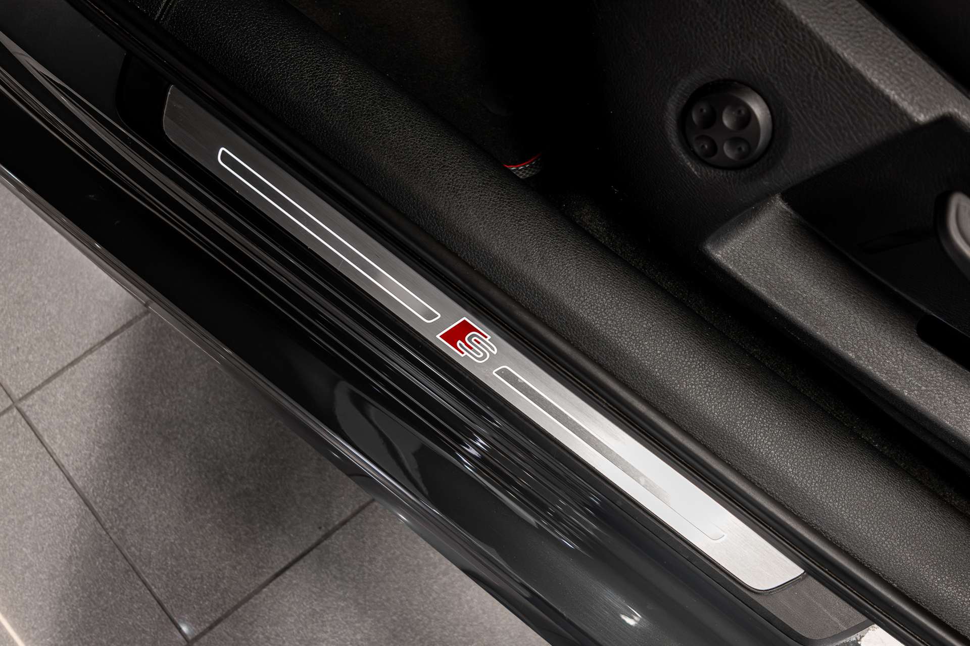 AUDI S3 Limousine 2.0 TFSI quattro S-tronic-image-12