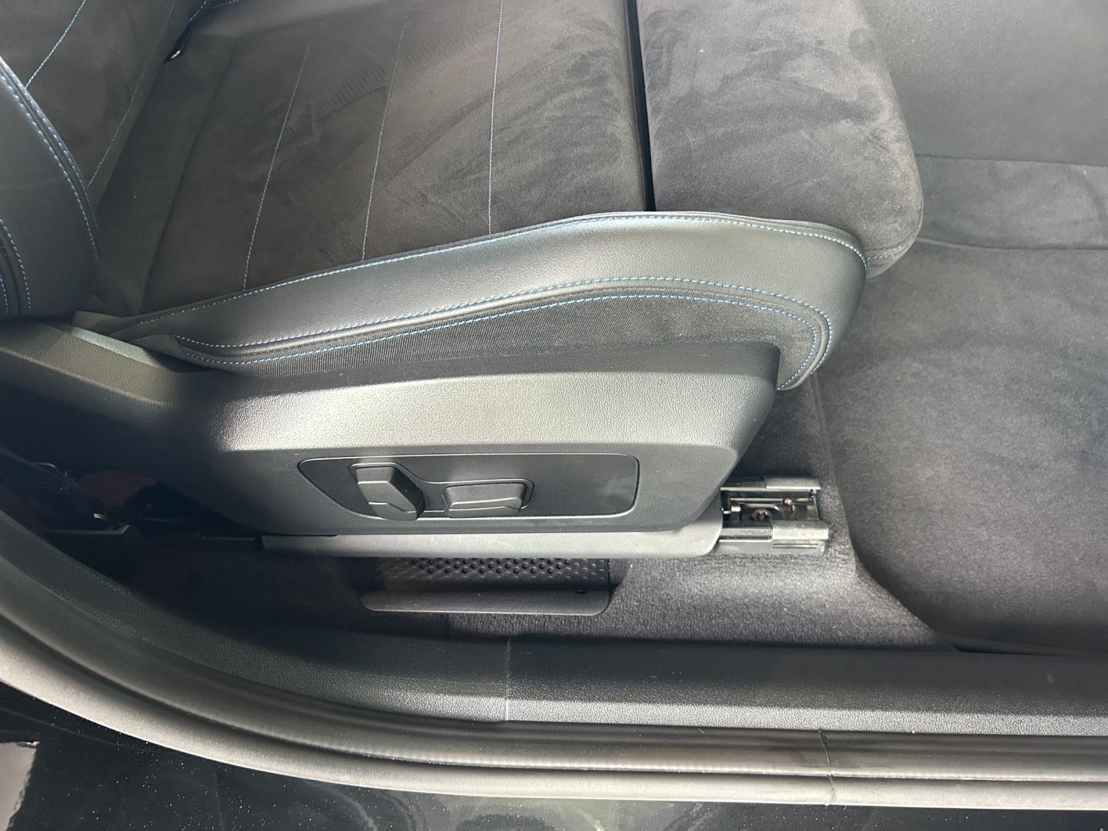 BMW 220i Active Tourer-image-29