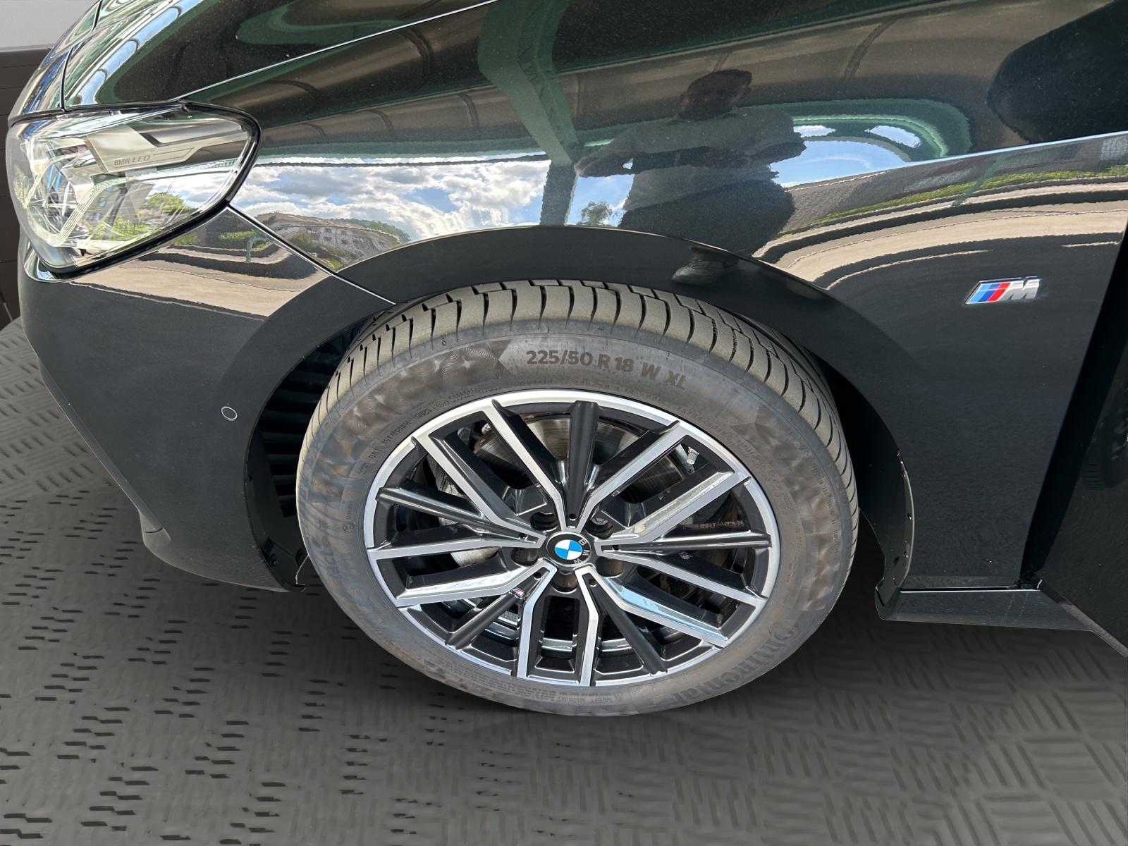 BMW 220i Active Tourer-image-28