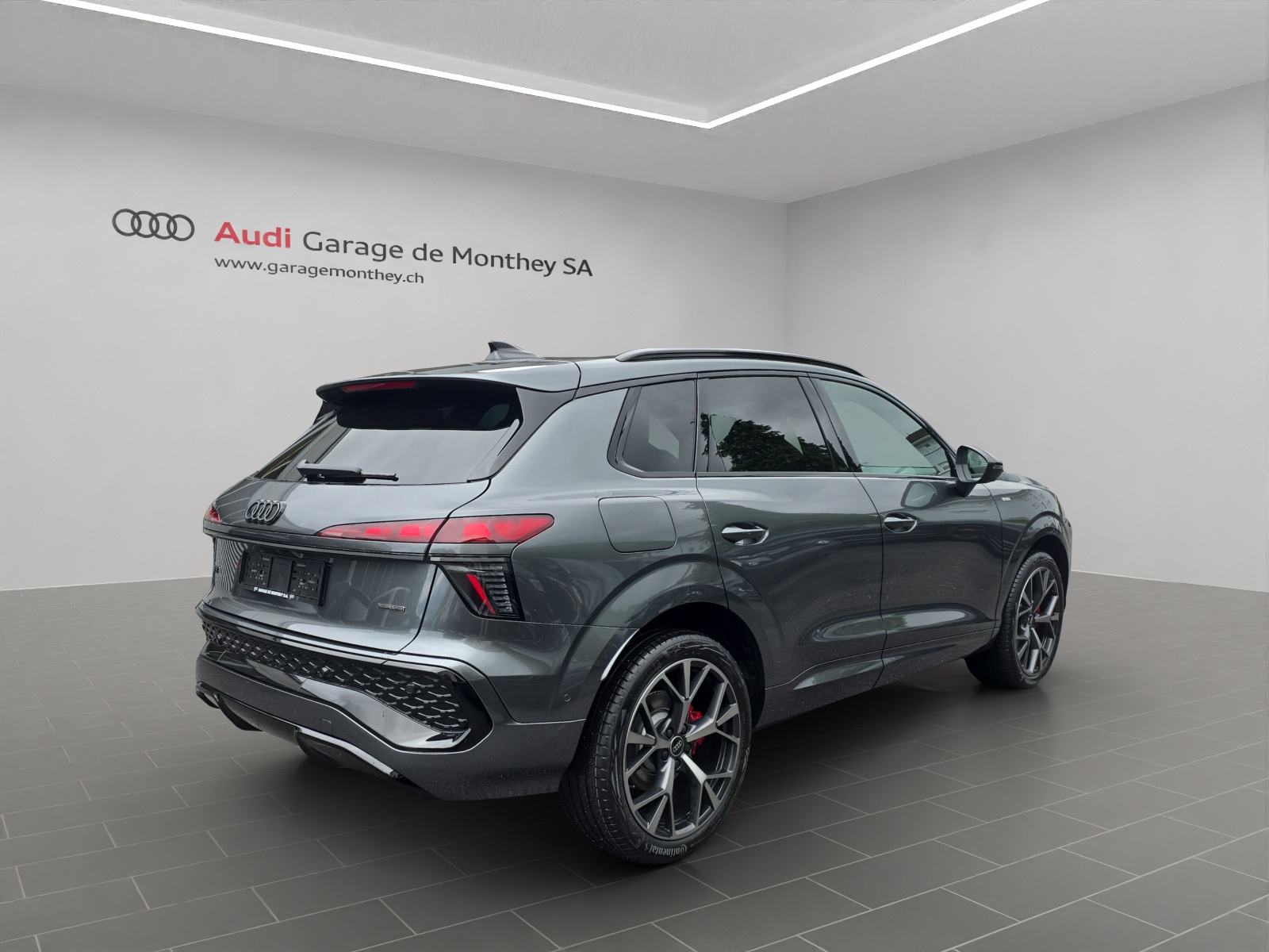 AUDI Q3 SUV TFSI quattro 195 kW S tronic-image-2