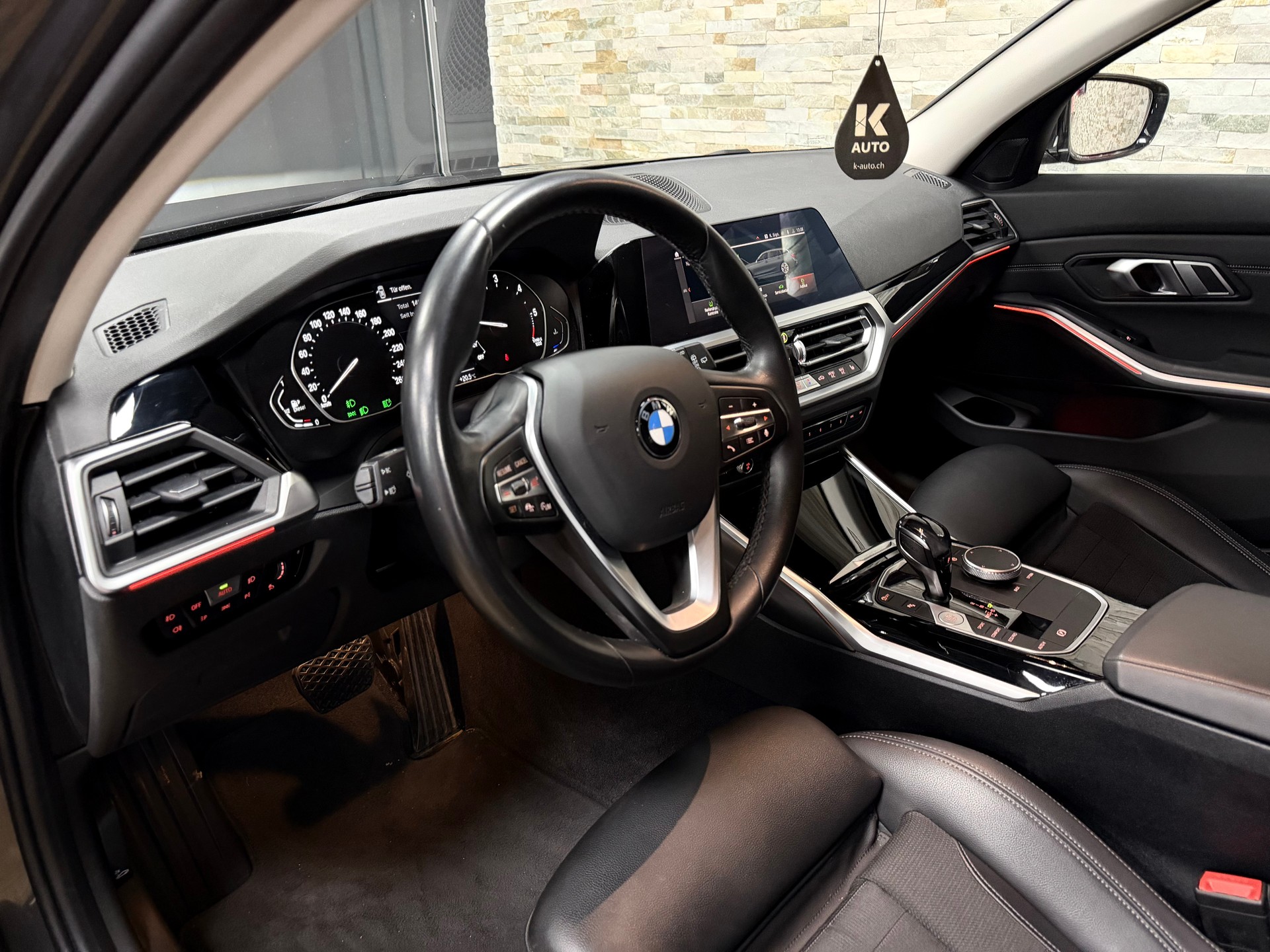 BMW 318d 48V Touring Sport Line Steptronic-image-11