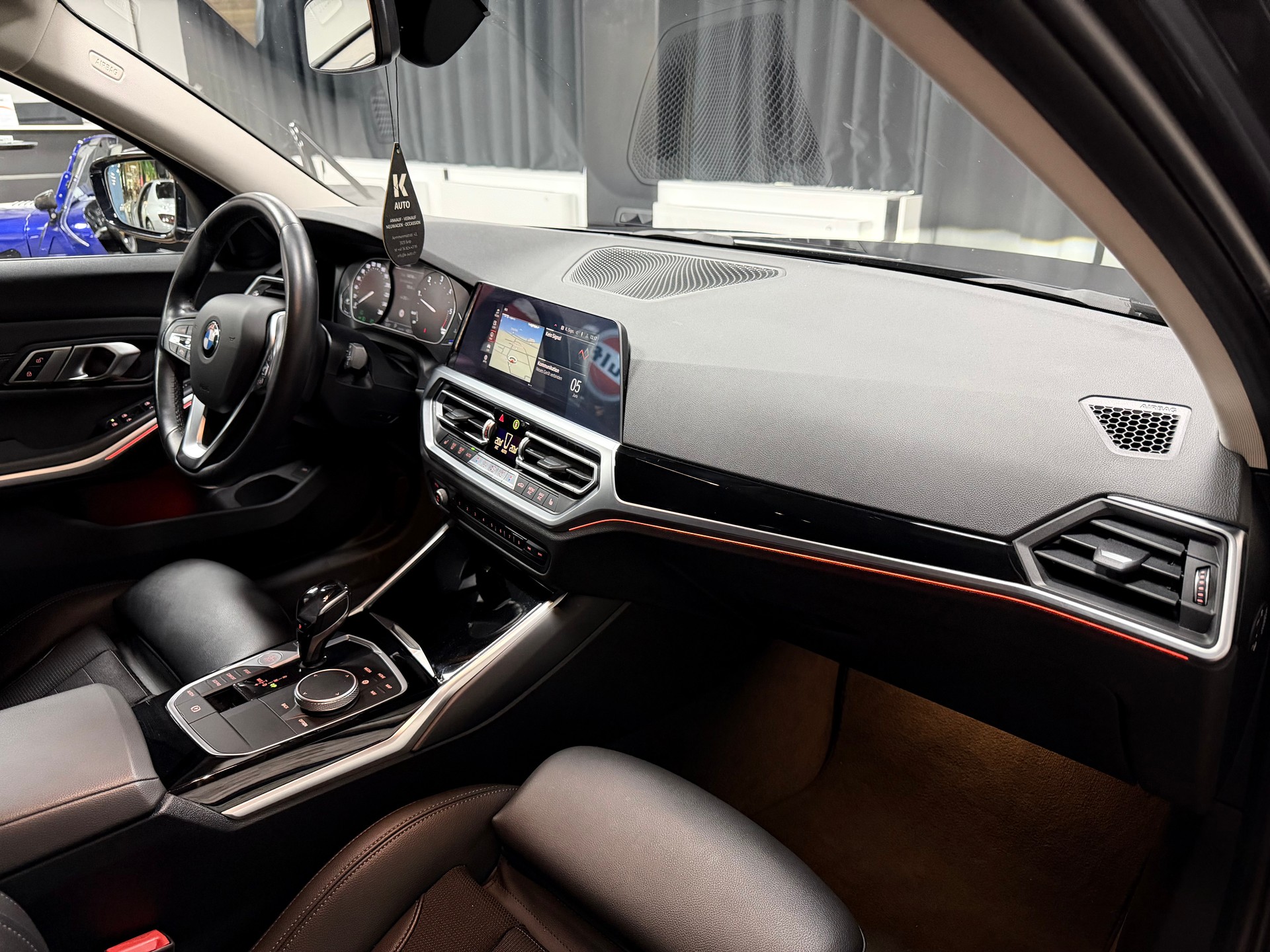 BMW 318d 48V Touring Sport Line Steptronic-image-25